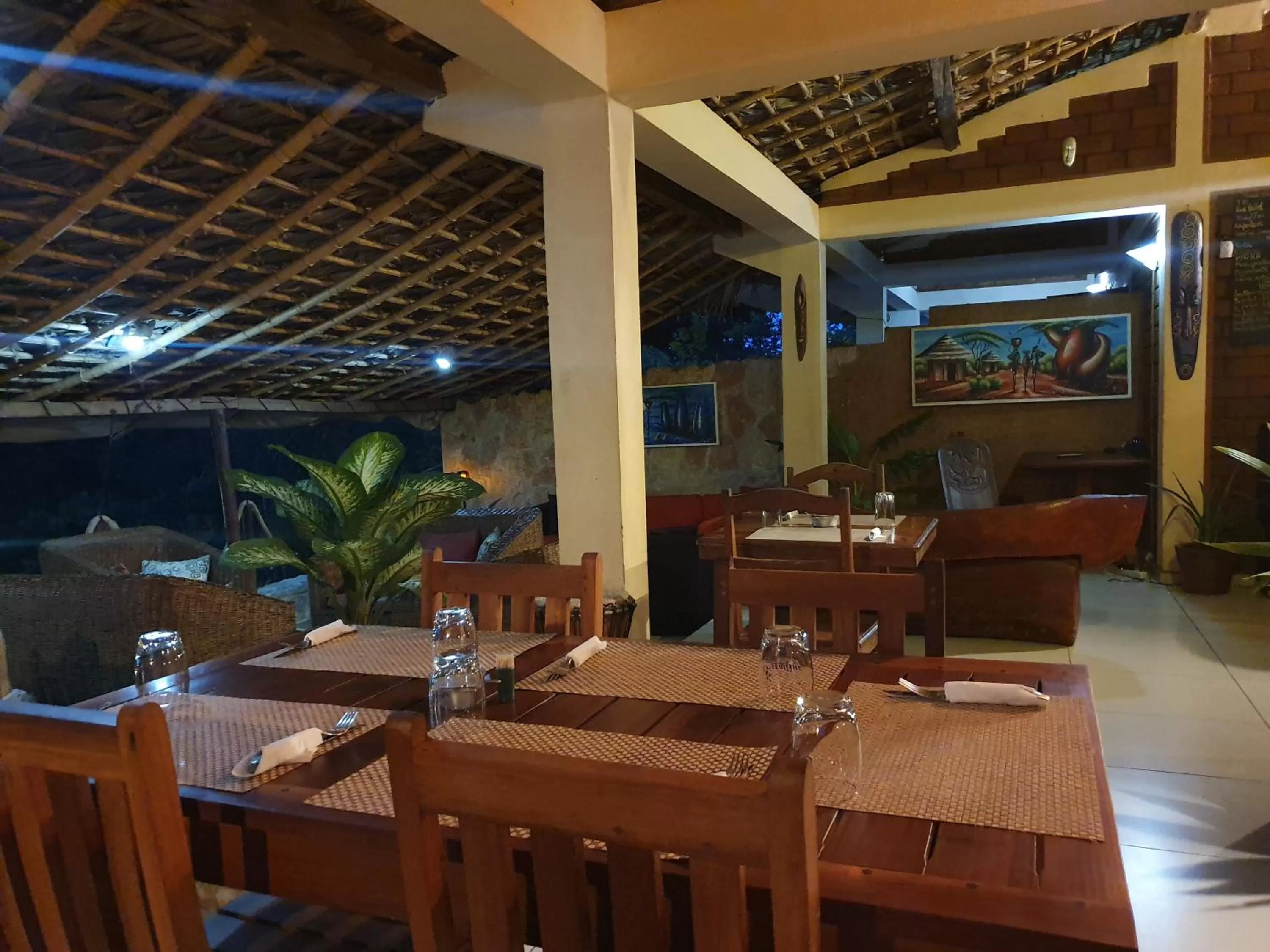 Restaurant/places to eat in Hotel Lakana Ramena