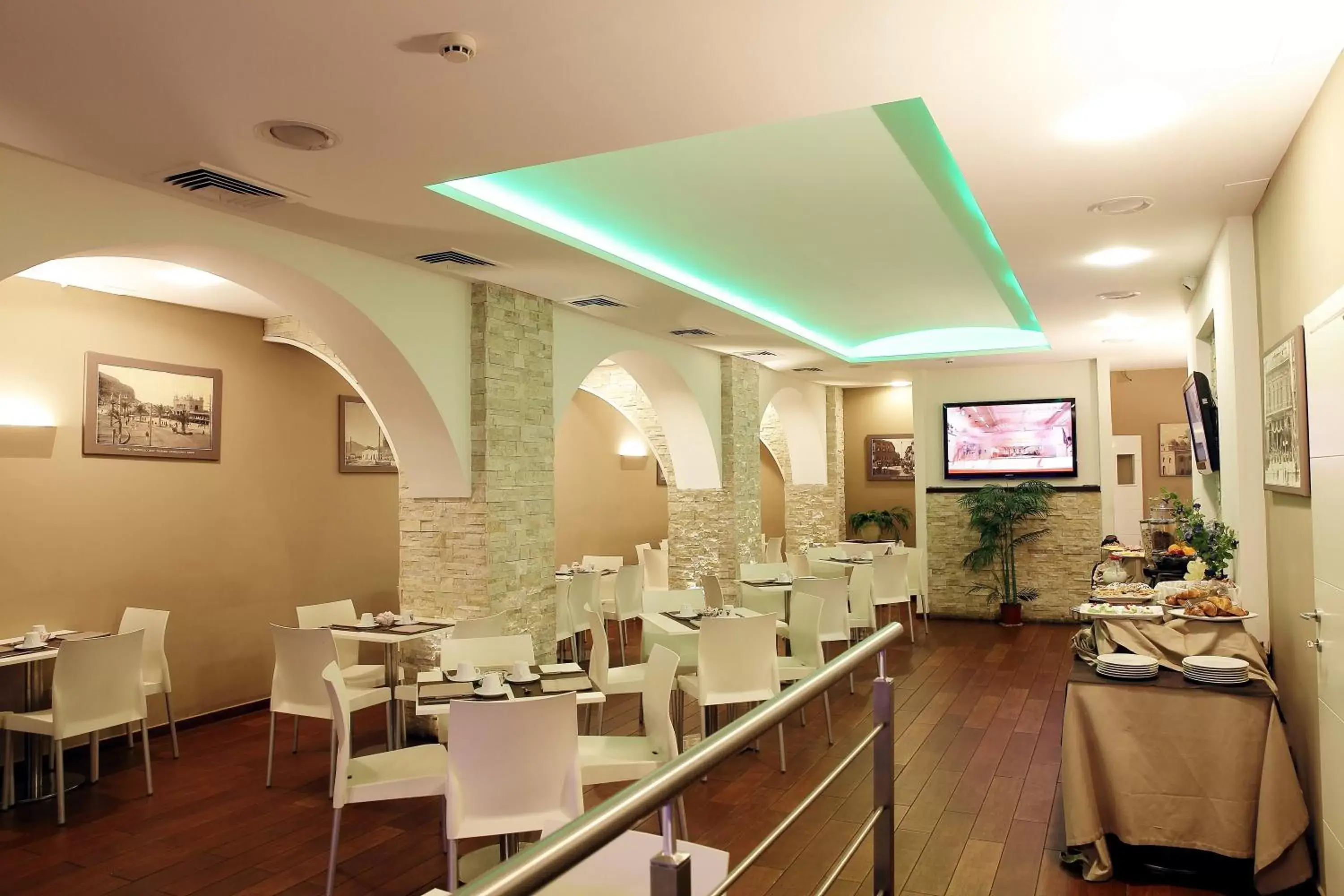 Restaurant/Places to Eat in Ibis Styles Palermo Cristal