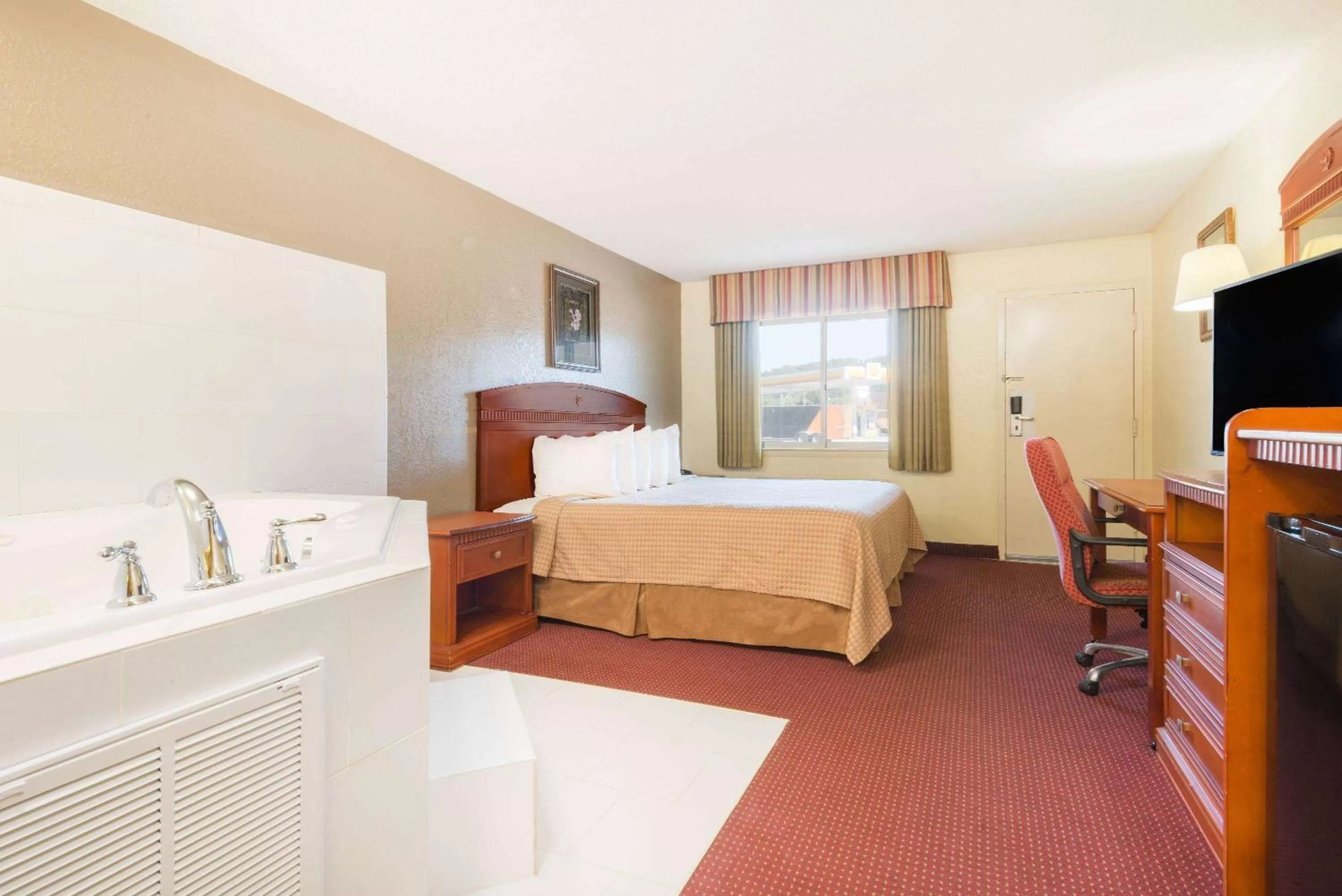 Photo of the whole room, Bed in Days Inn by Wyndham Paintsville