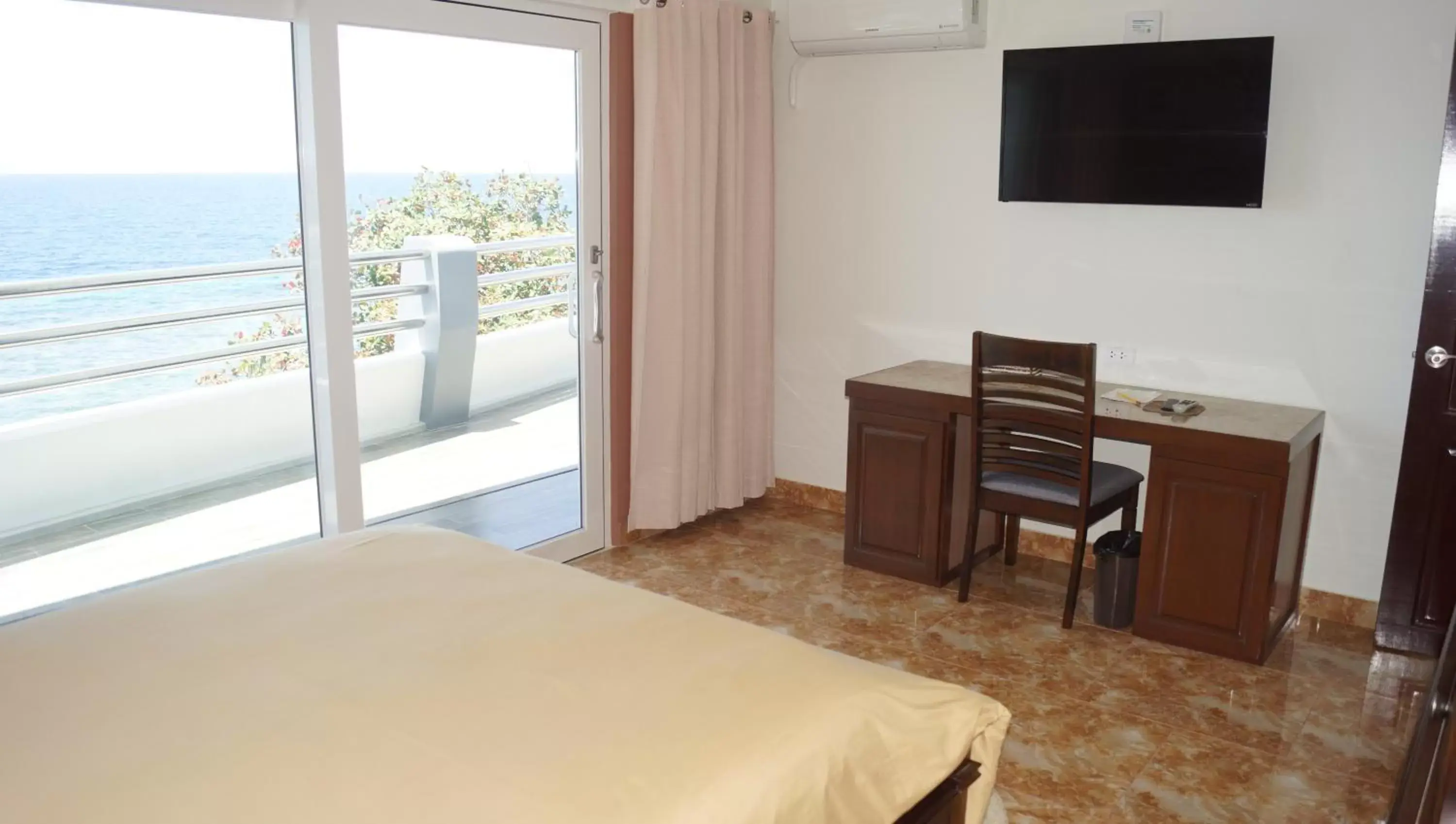 Bedroom, Bed in Panglao Sea Resort - Tangnan Bedroom, Bed in Panglao Sea Resort - Tangnan