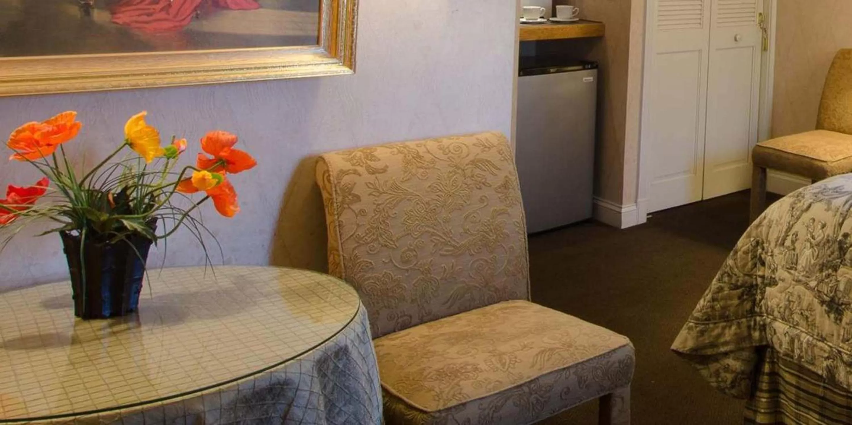 Seating area in Red Coach Inn