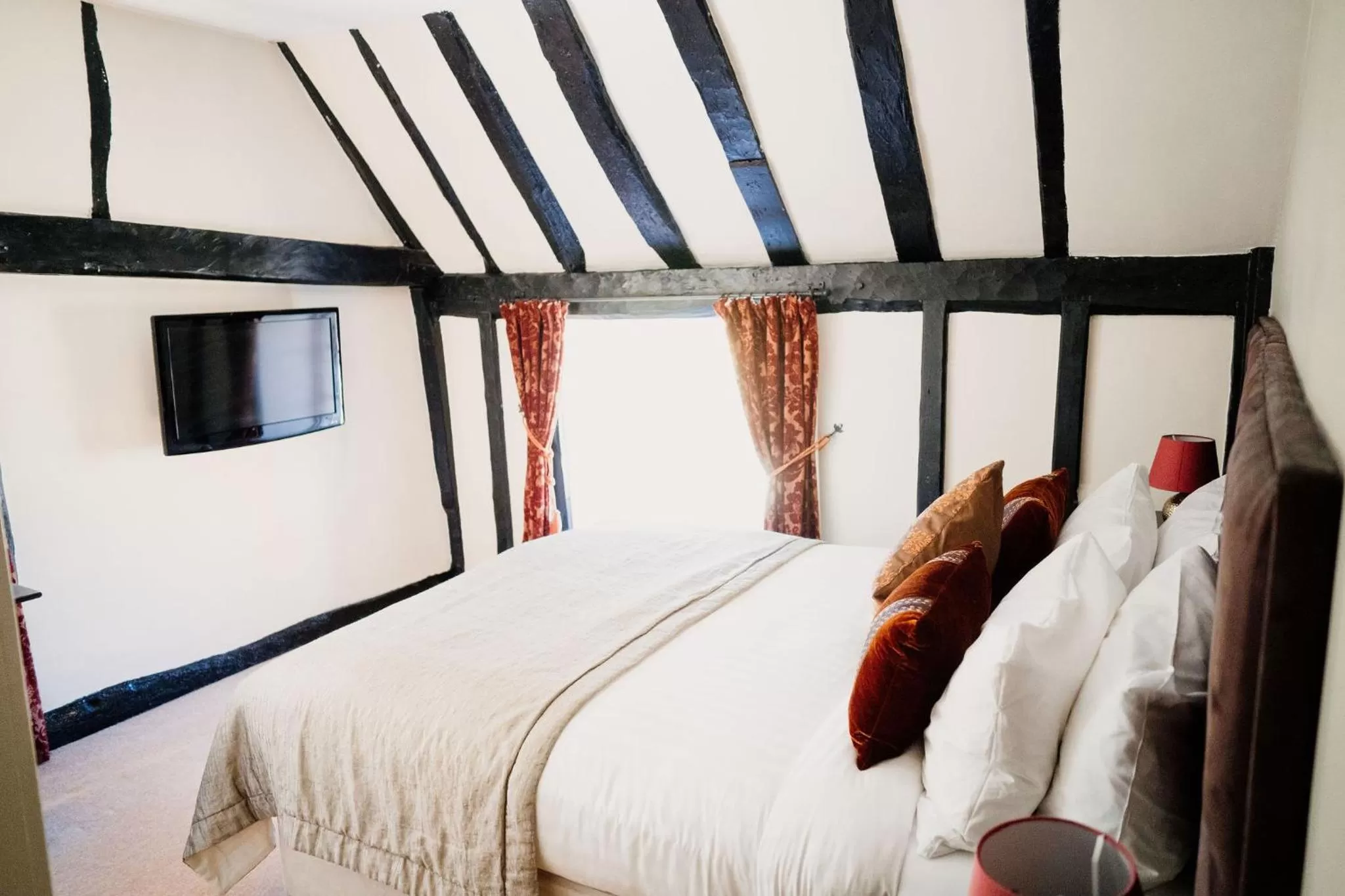 Bedroom, Bed in The Cricketers Arms