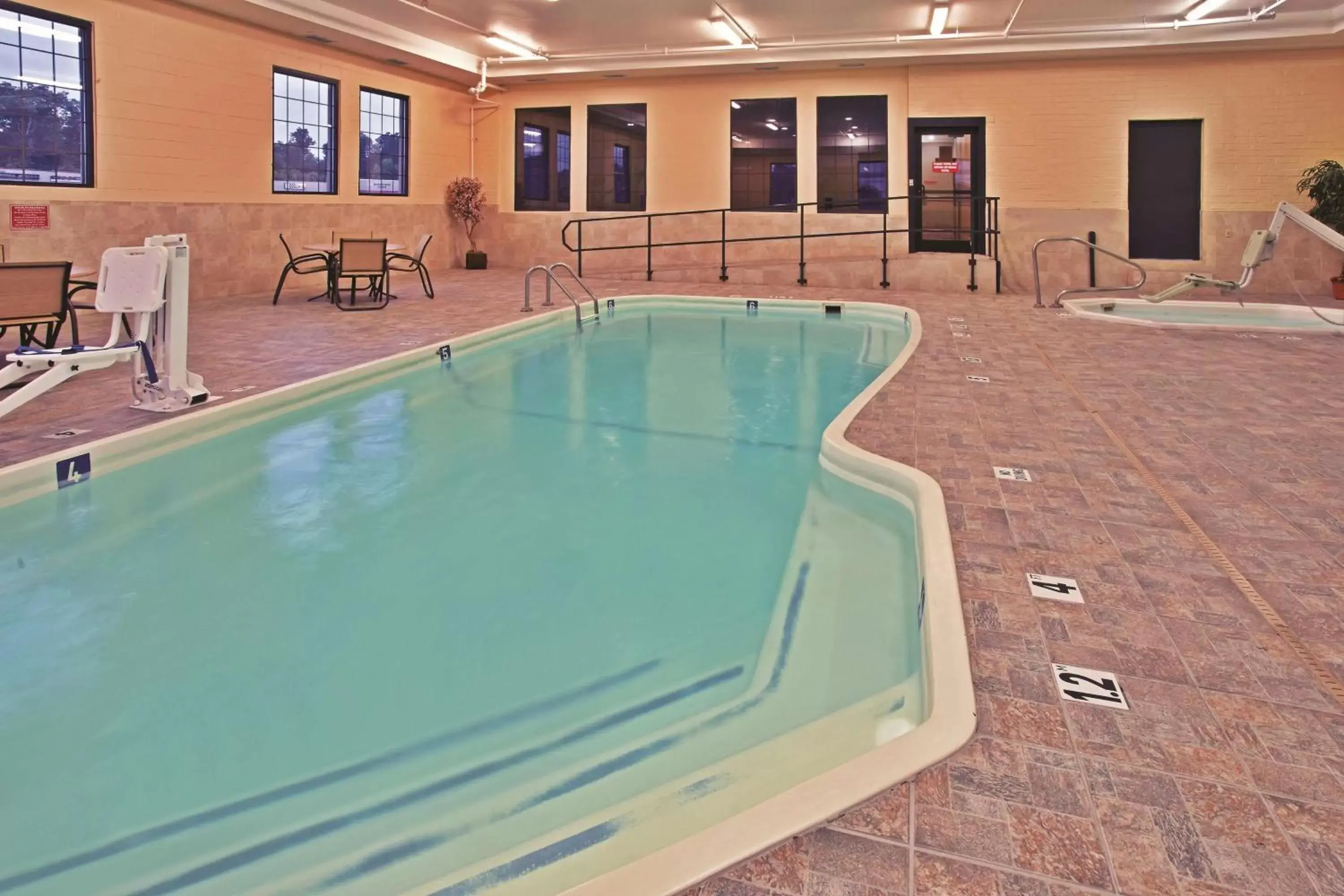 On site, Swimming Pool in La Quinta Inn & Suites - New River Gorge National Park