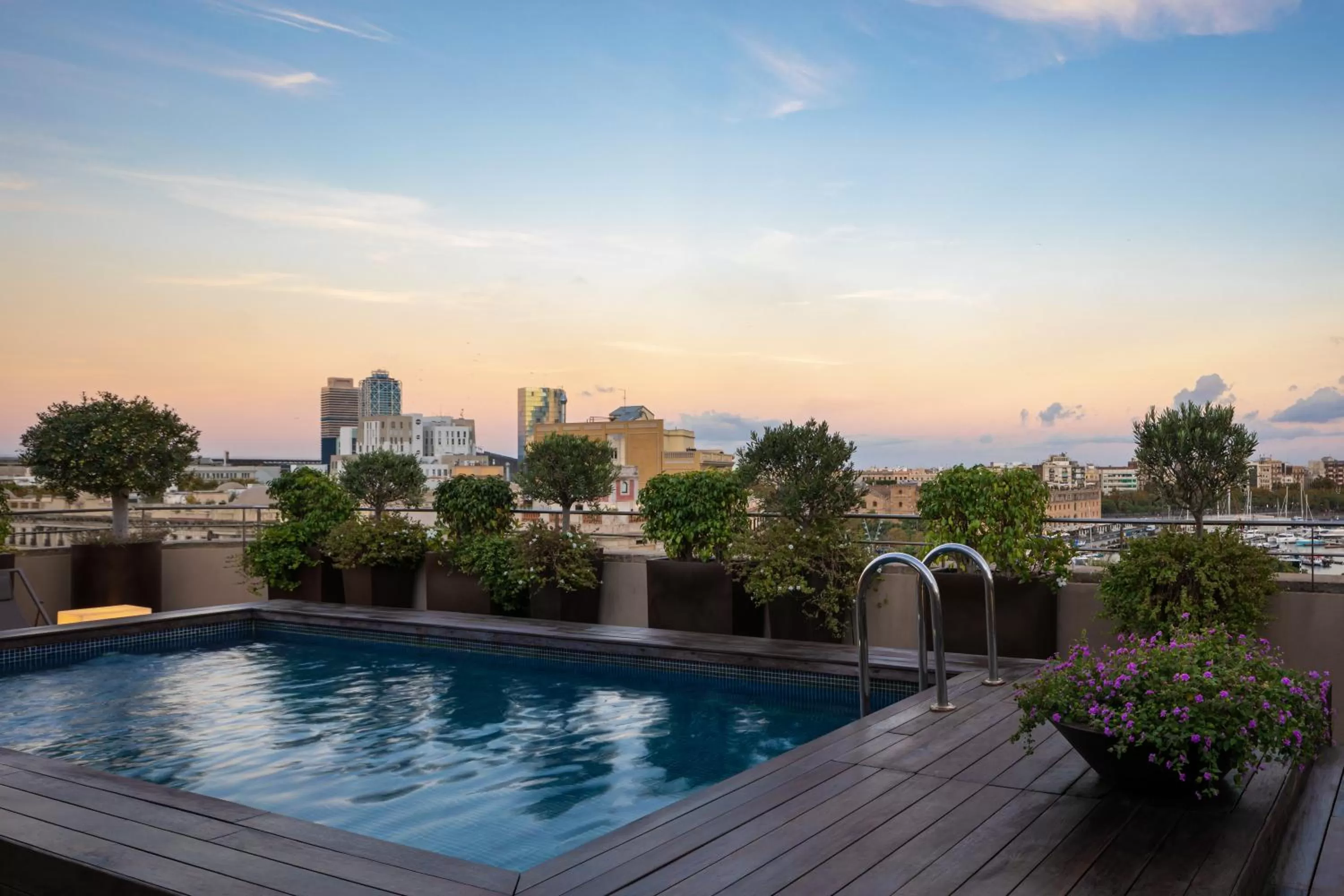 Swimming pool in Duquesa Suites Landmark Hotel by Grup Duquessa