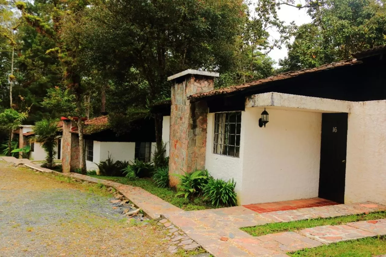 Property Building in Posada Montaña del Quetzal