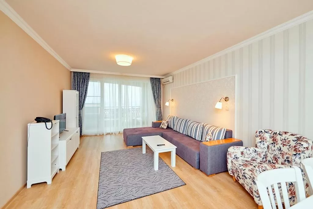 Living room, Bed in Penelopa Palace Apart Hotel & SPA