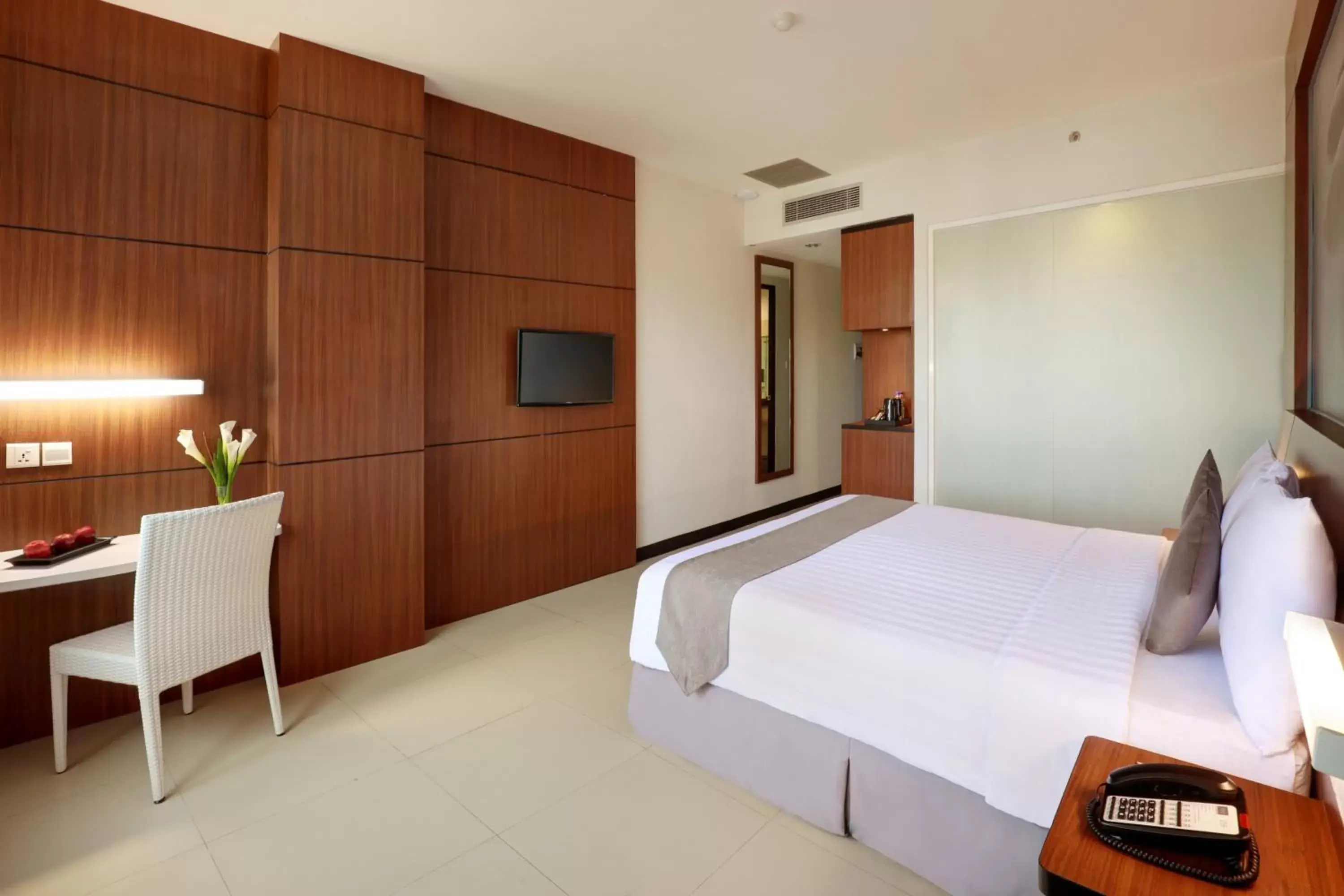 Bedroom, Bed in Hotel Neo Palma Palangkaraya by ASTON