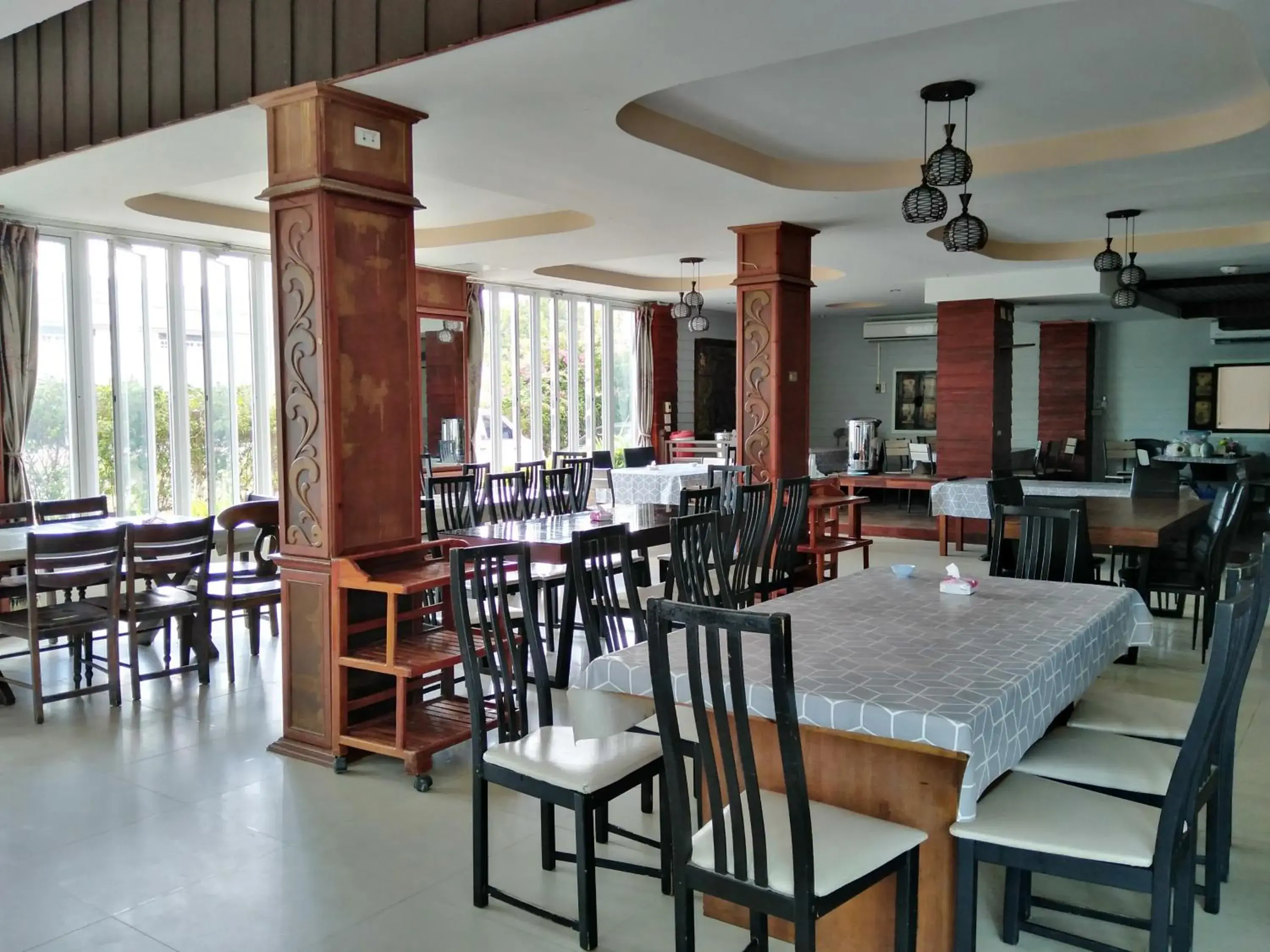 Restaurant/Places to Eat in Pimpimarn Beach Hotel