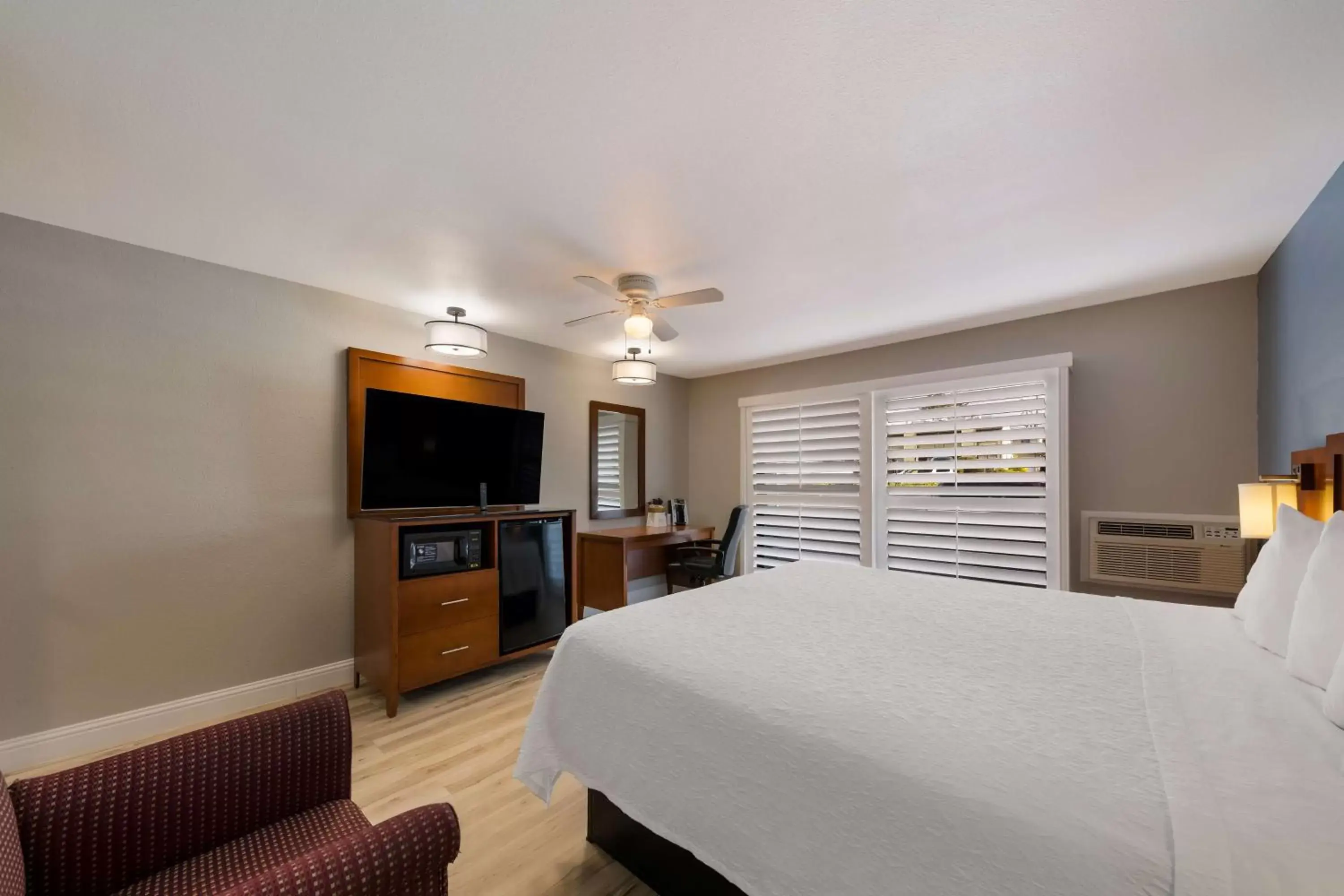 Bedroom, Bed in Pacific Coast Roadhouse - SureStay Collection by Best Western