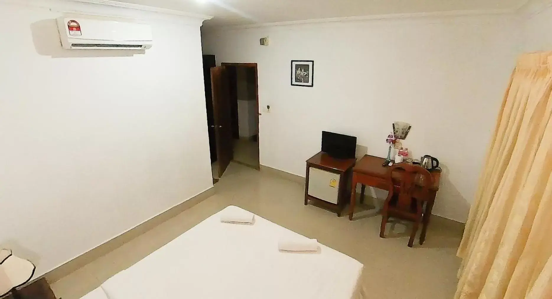 Bed in Riverside Hotel Phnom Penh Bed in Riverside Hotel Phnom Penh