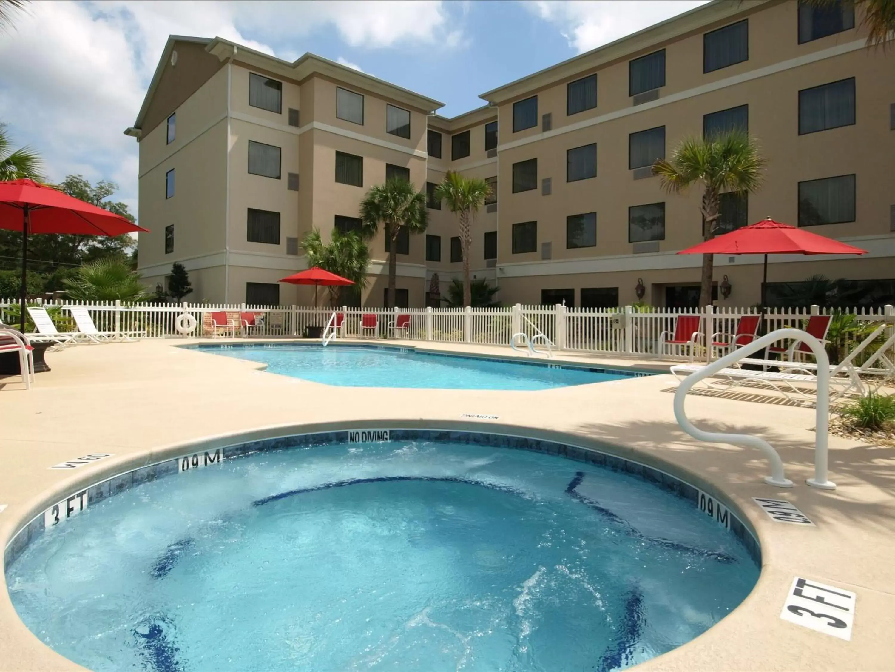 Hot Tub, Swimming Pool in Best Western Plus Valdosta Hotel & Suites