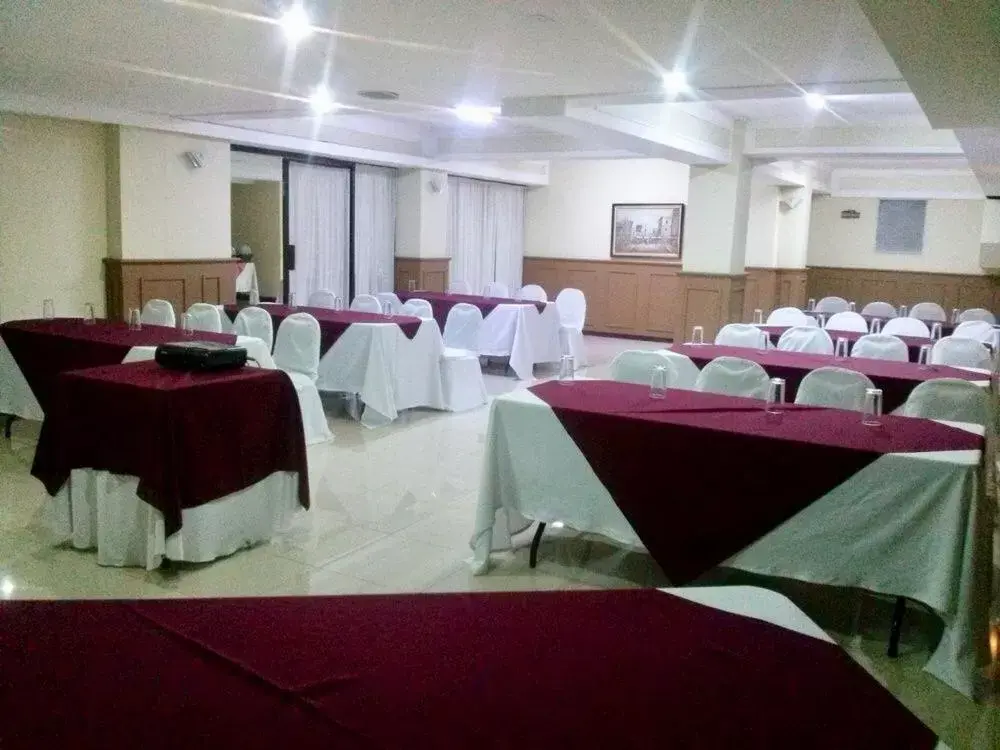 Banquet/Function facilities, Banquet Facilities in Hotel Ambassador