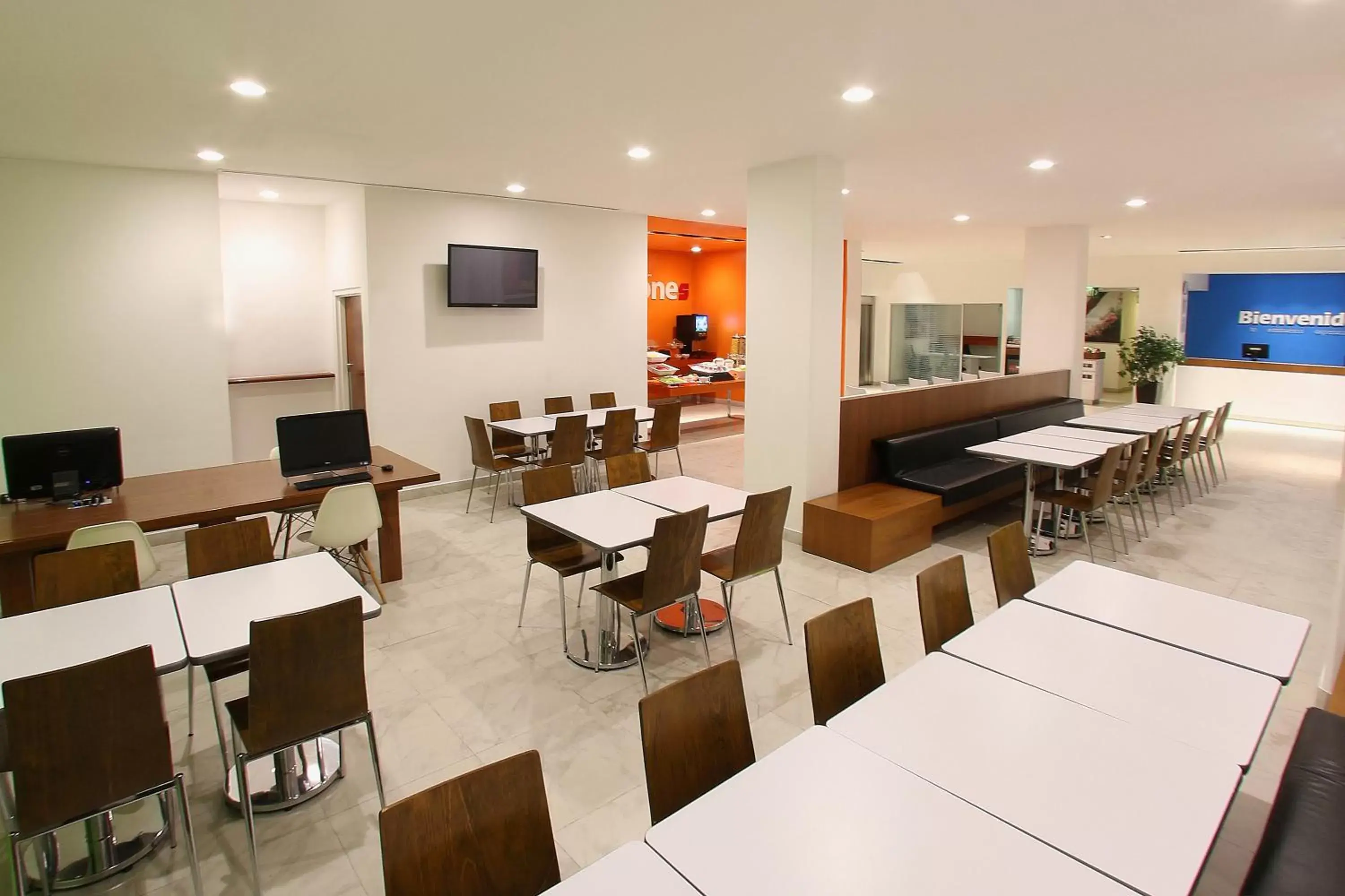 Meeting/conference room, Restaurant/Places to Eat in One Queretaro Plaza Galerias