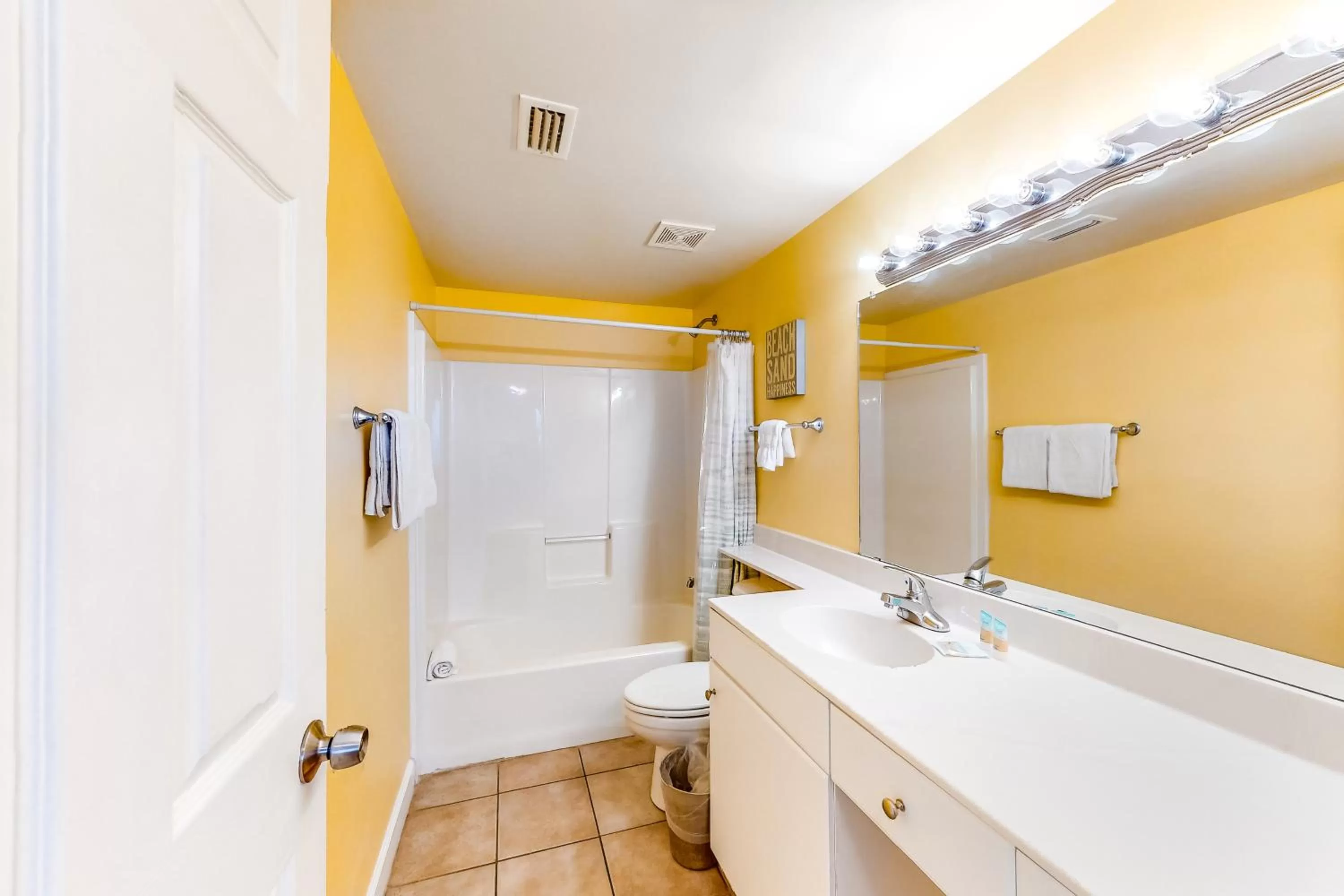 Bathroom in Shores of Panama 1517