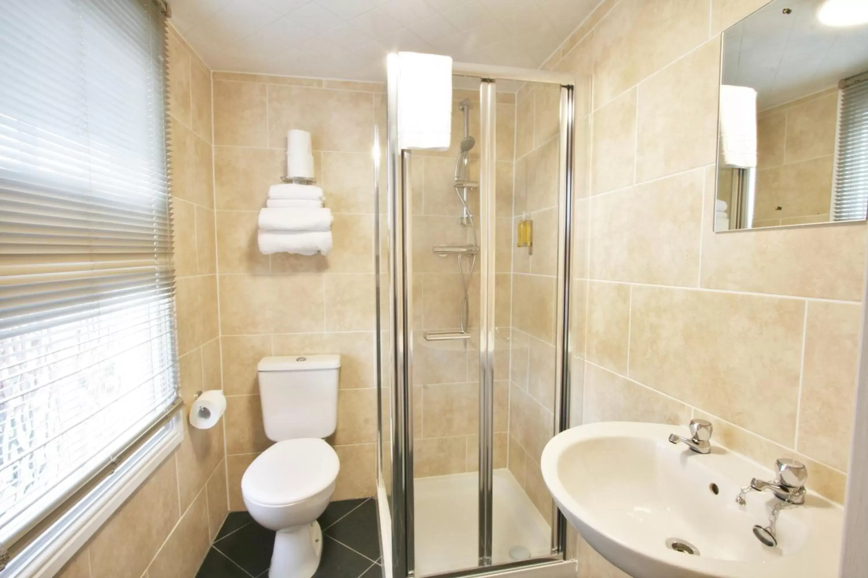 Bathroom in Central Hotel Cheltenham by Roomsbooked