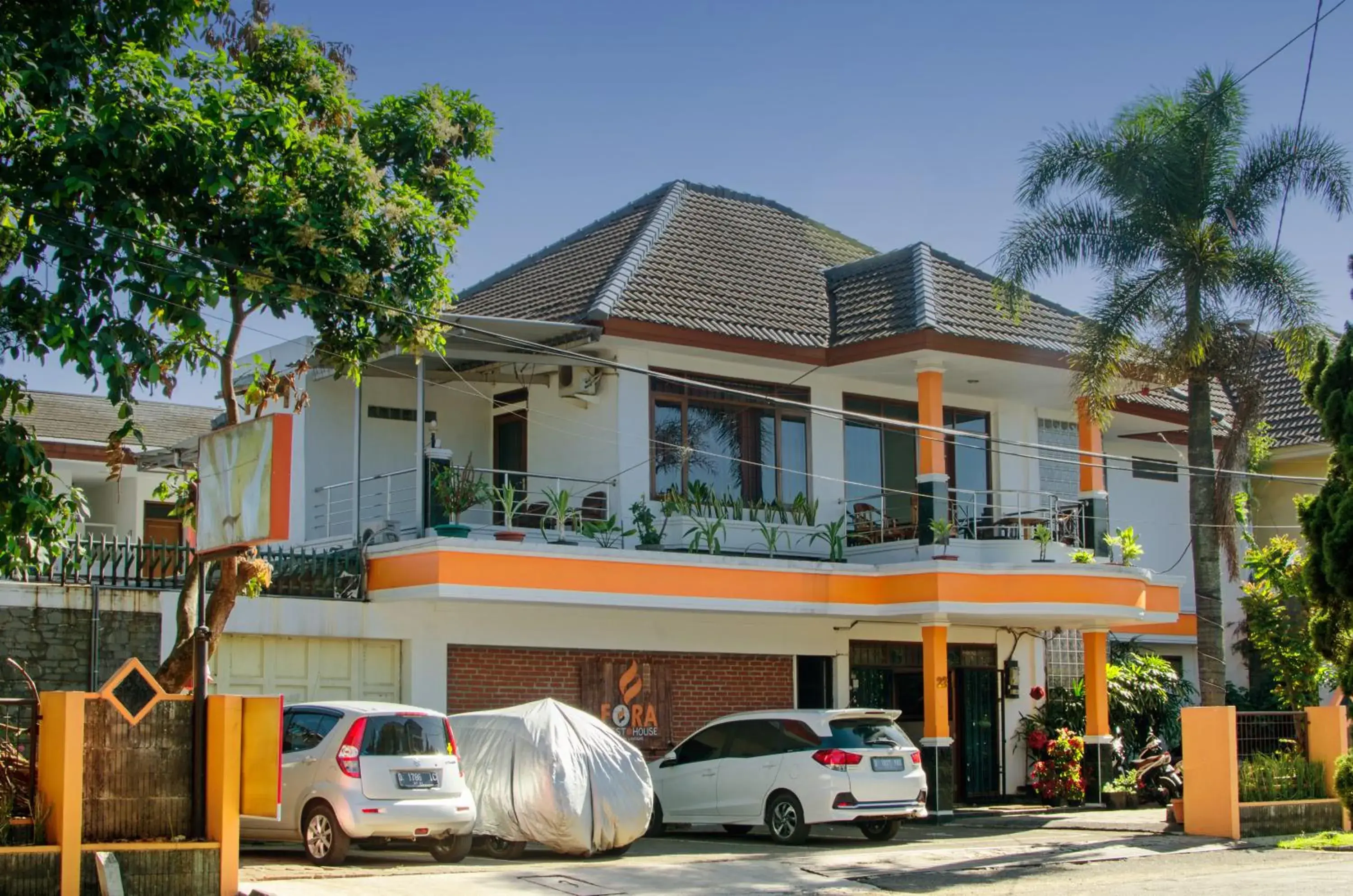 Facade/entrance, Property Building in Fora Guest House Taman Lingkar