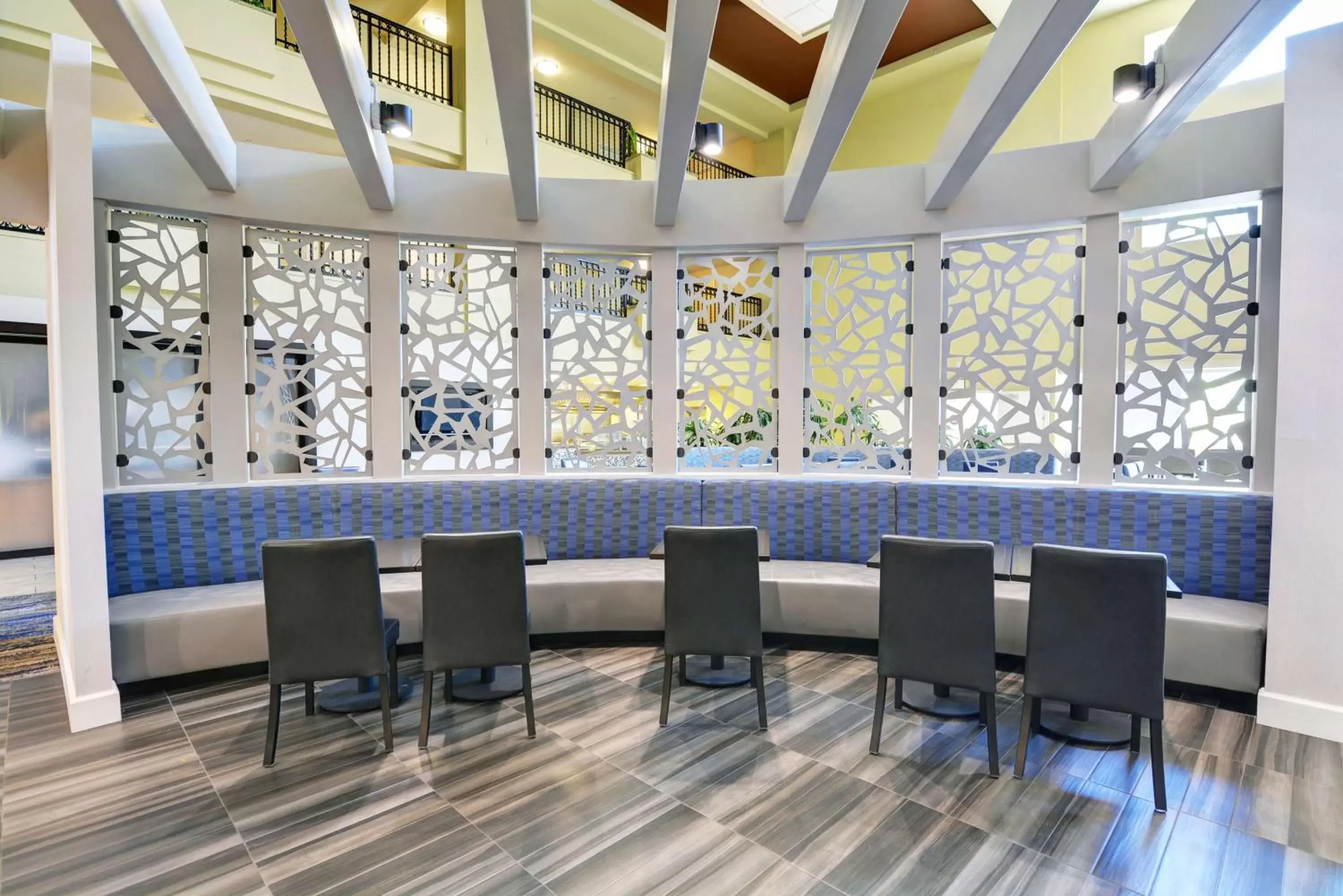 Restaurant/places to eat in Embassy Suites Valencia Restaurant/places to eat in Embassy Suites Valencia