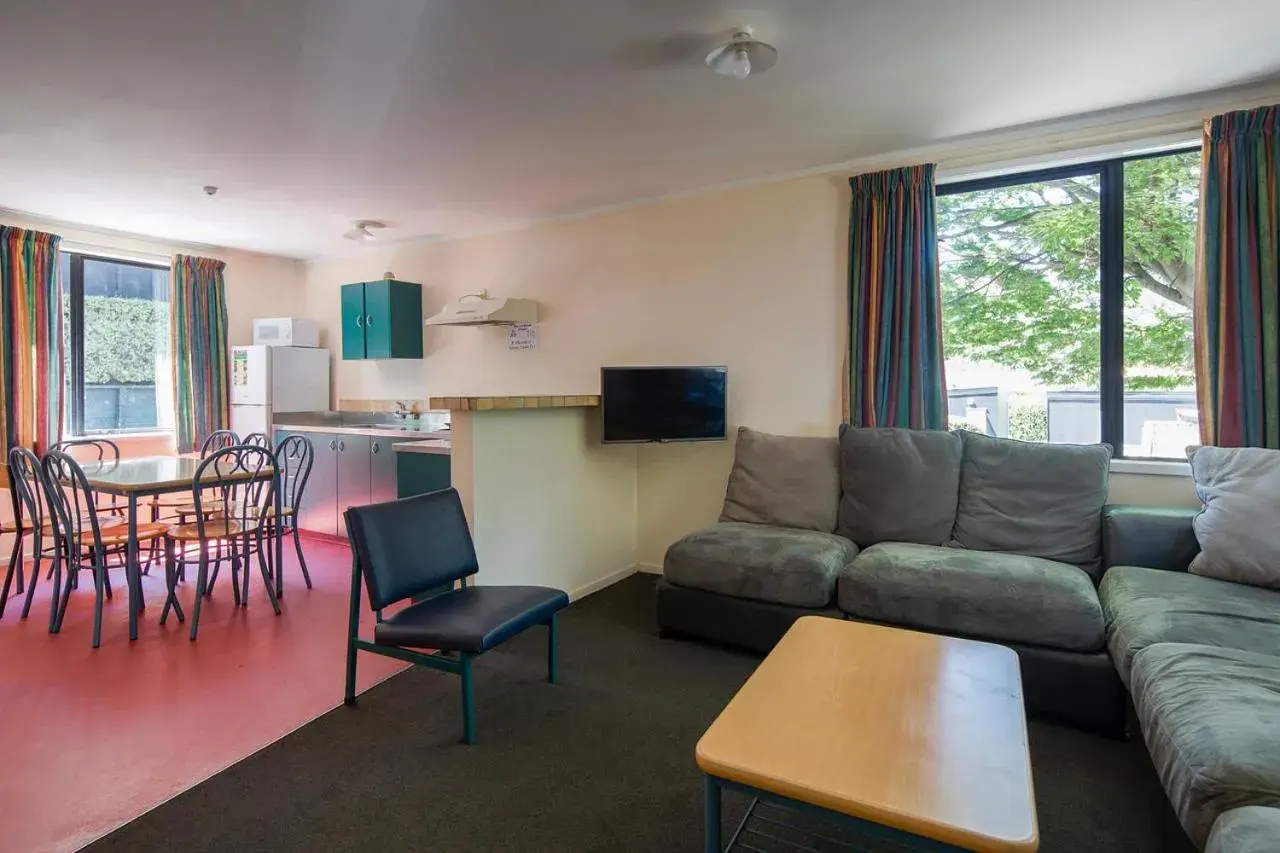 Communal lounge/ TV room, Seating Area in Pinewood Lodge