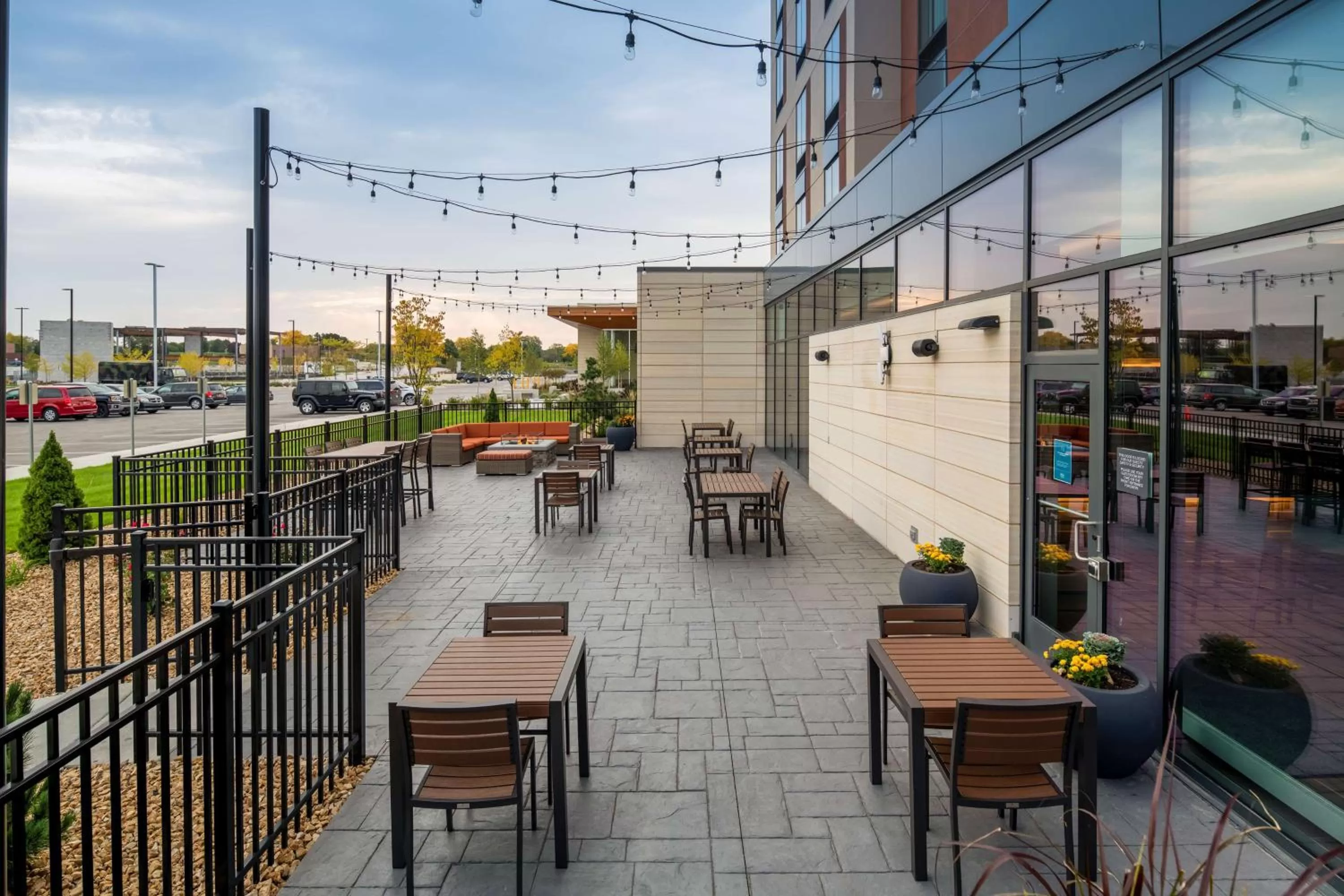 Patio in Hilton Garden Inn Milwaukee Brookfield Conference Center