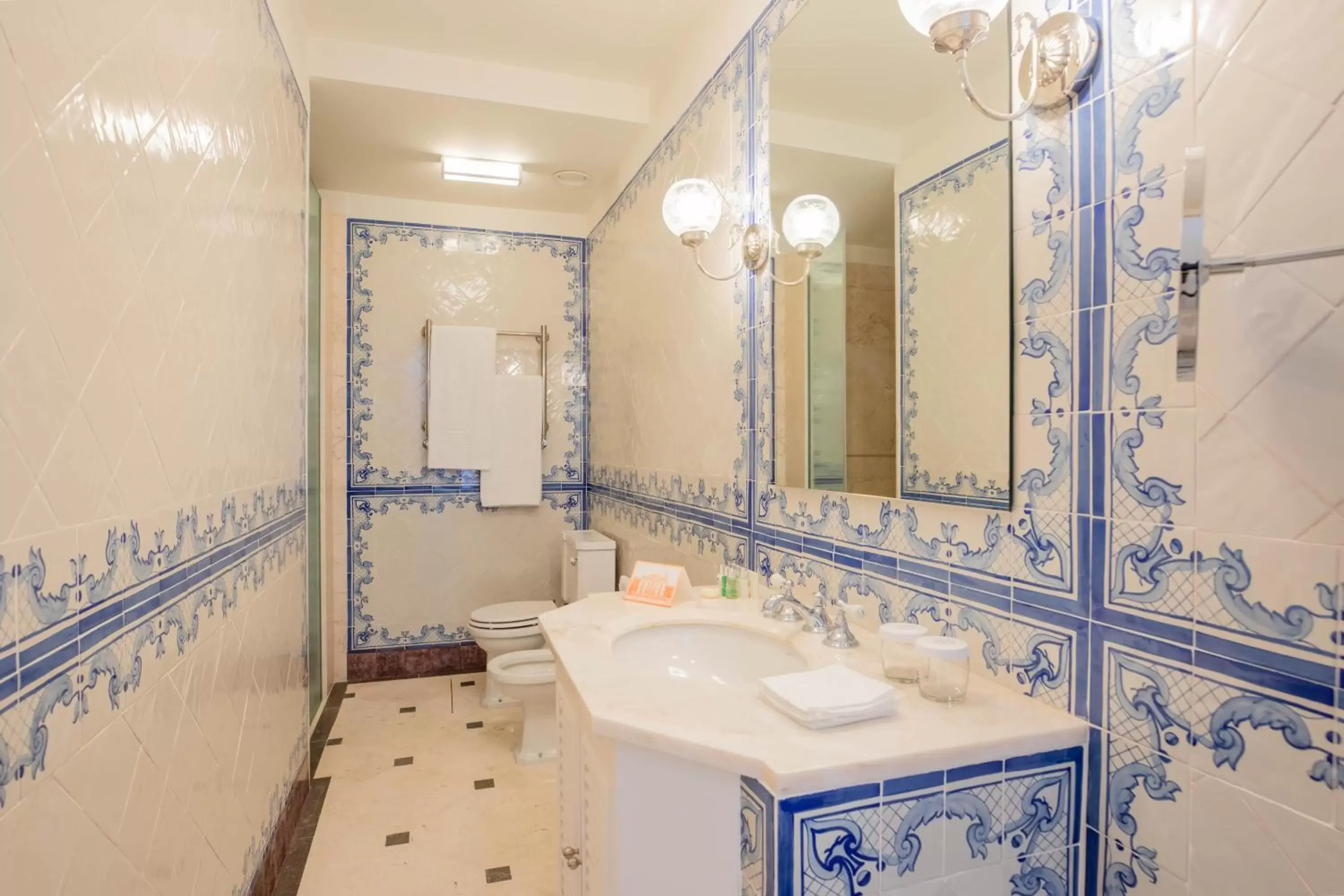 Bathroom in Estoril Vintage Hotel