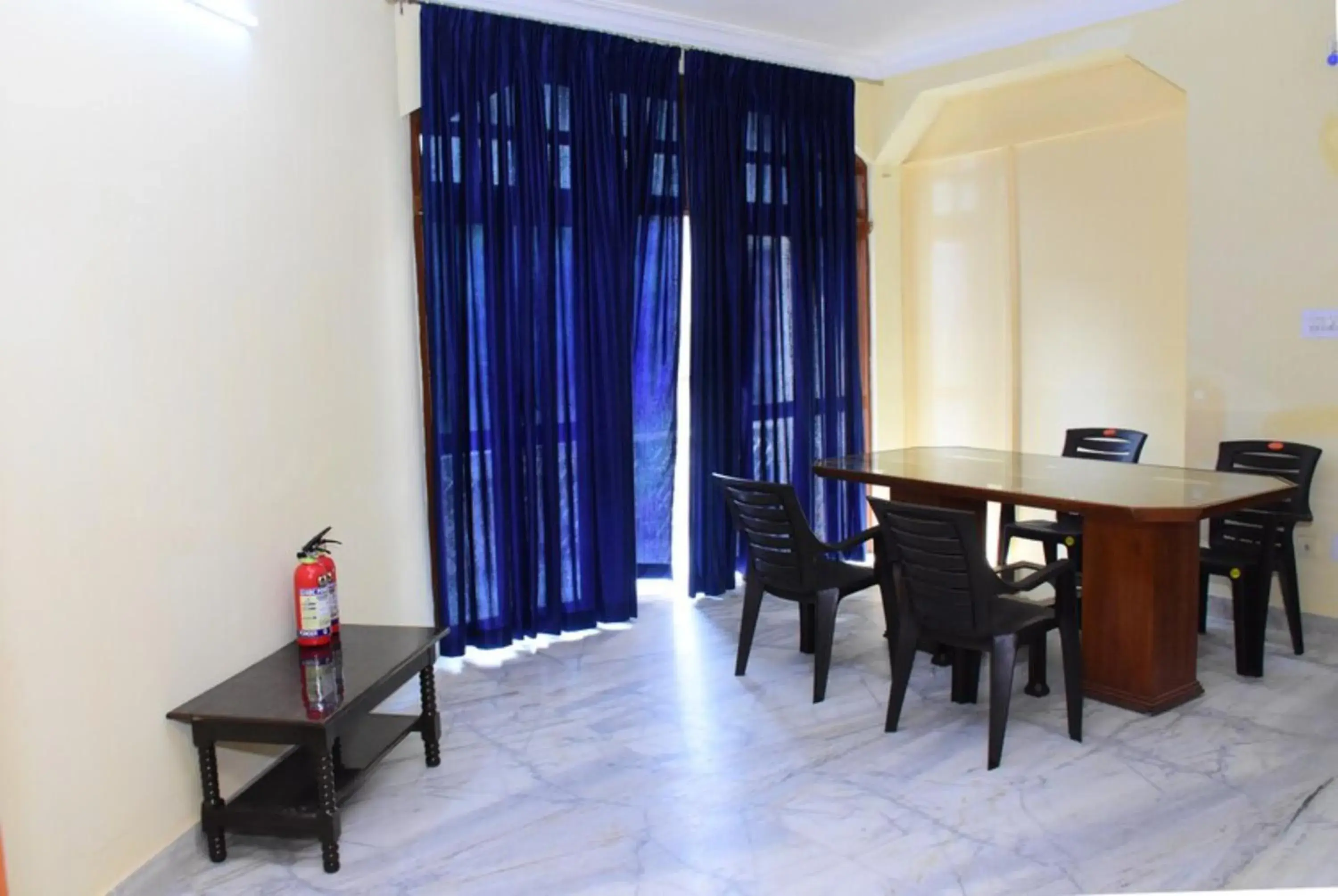 Living room, Dining Area in Goroomgo Pink Villa Guest House Bhubaneswar