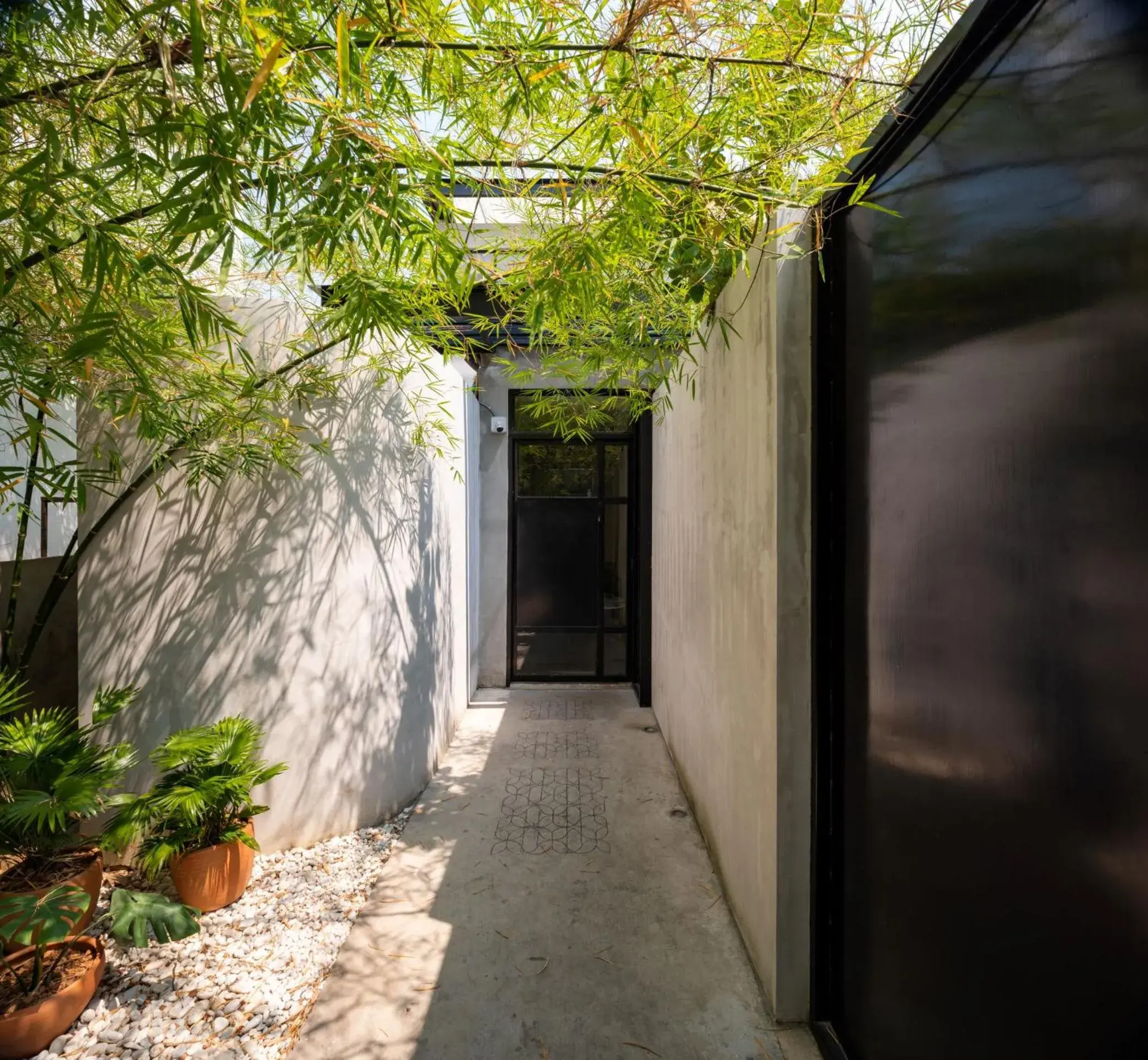 Facade/entrance in Cherlock hotel