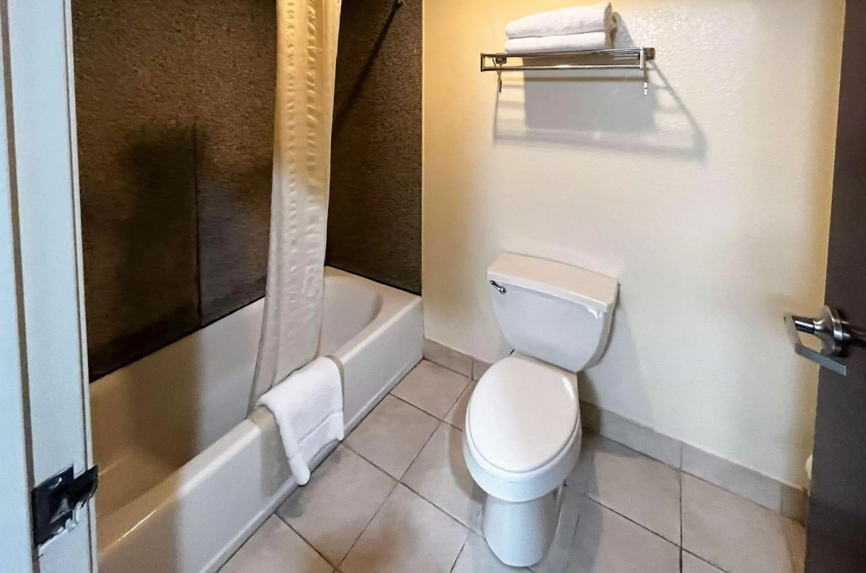 Bathroom in Executive Inn & Suites Breaux Bridge, LA