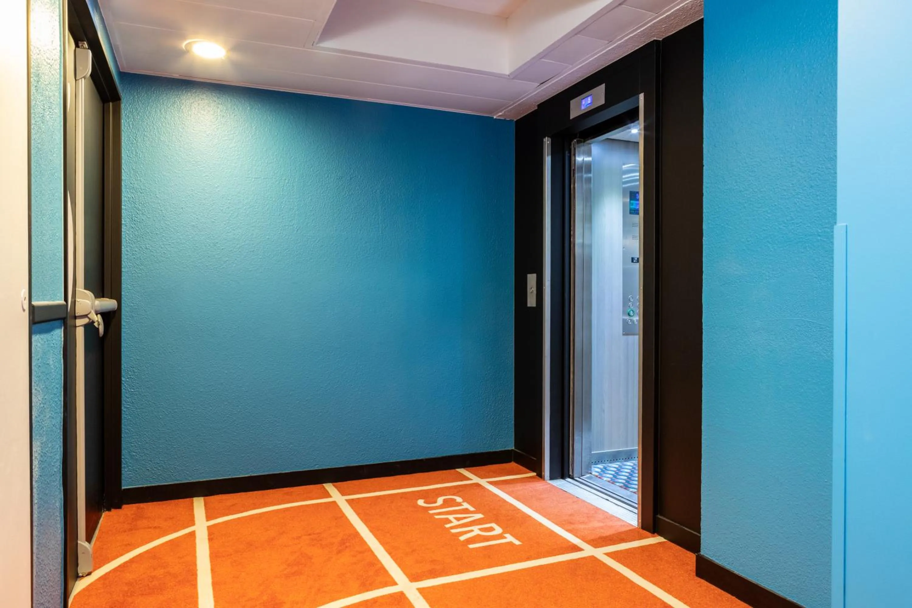 elevator in Campanile Paris - Saint-Denis Quai-De-St Ouen