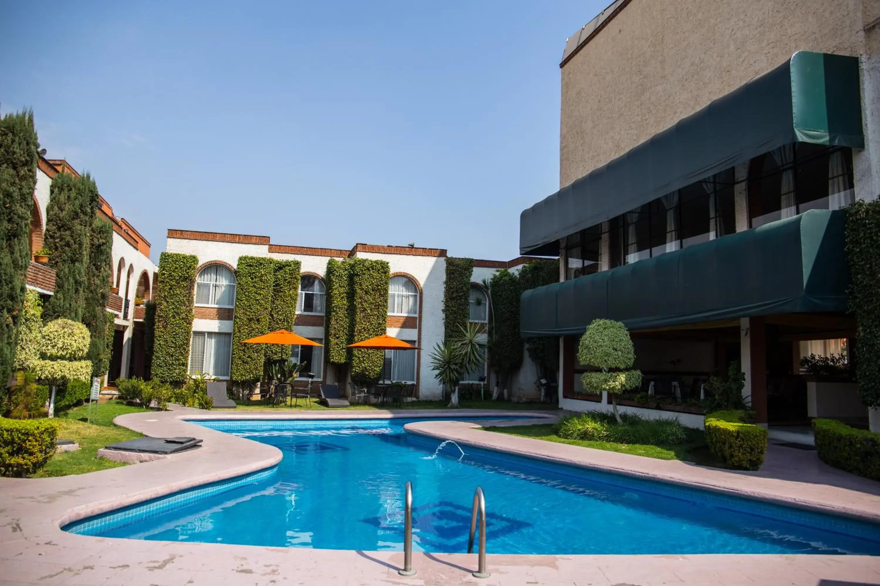 Property Building in Hotel & Suites Villa del Sol