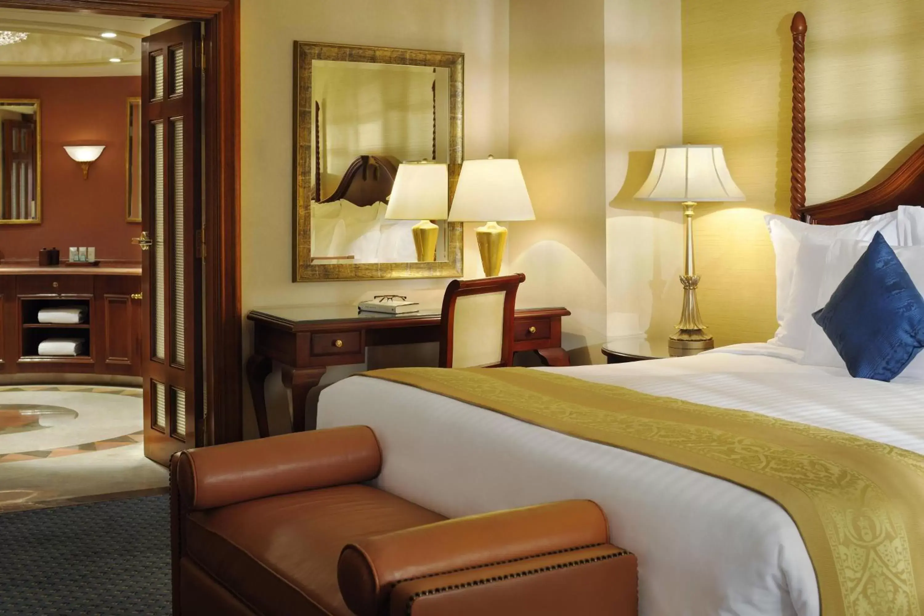 Bedroom, Bed in Cairo Marriott Hotel & Omar Khayyam Casino