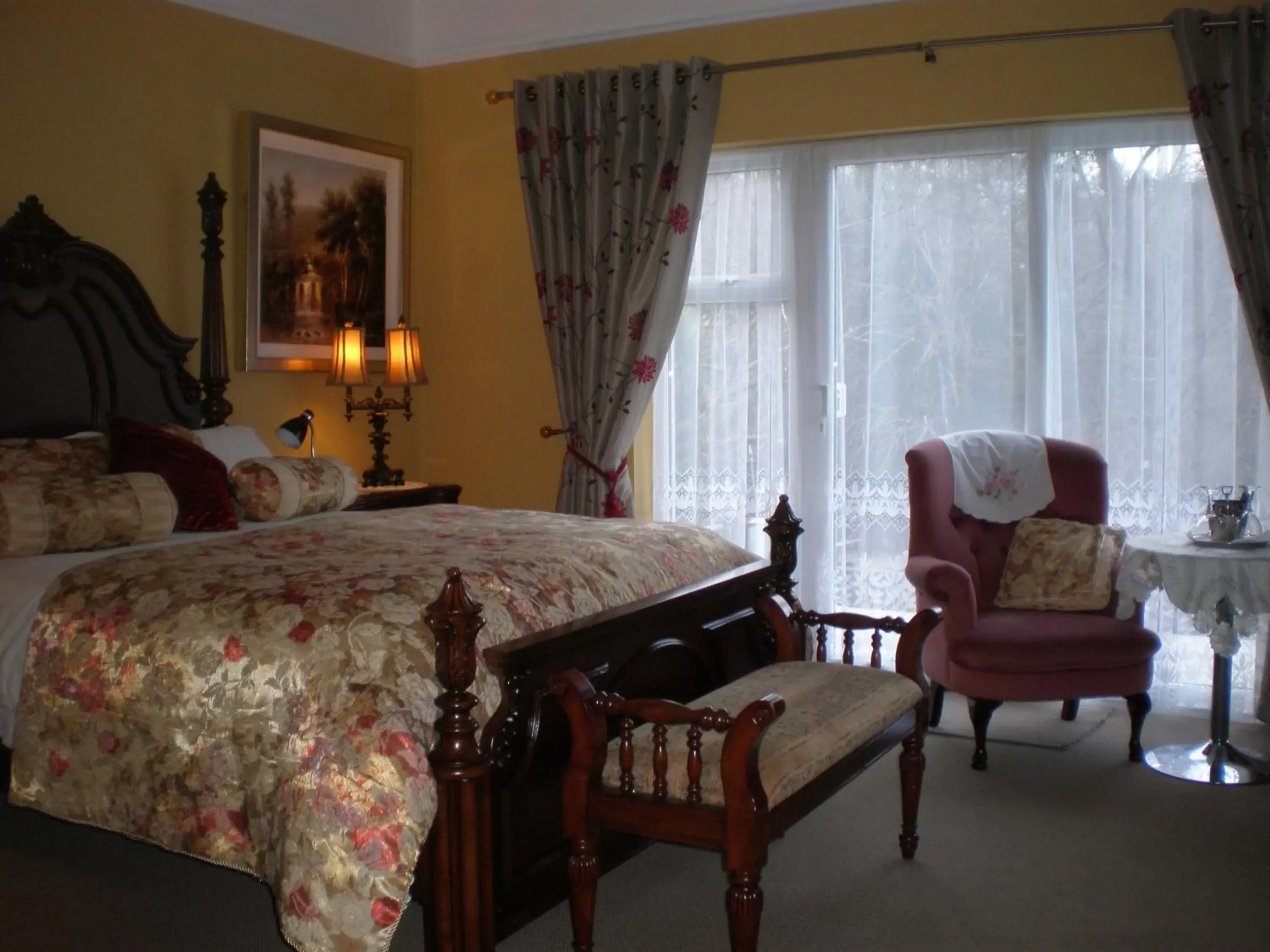 Bedroom, Seating Area in Crystal Springs B&B