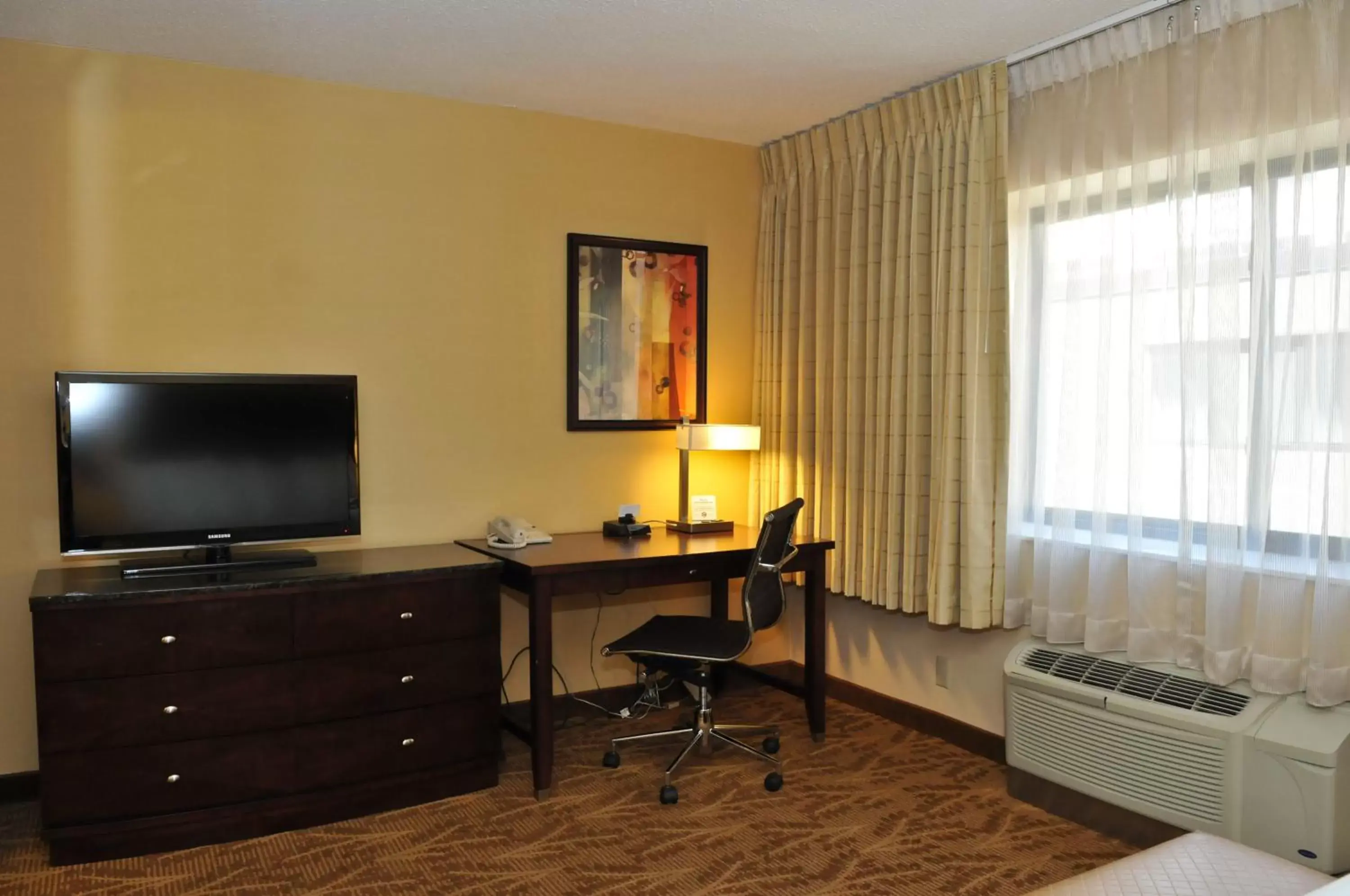 TV and multimedia, TV/Entertainment Center in Kahler Inn and Suites