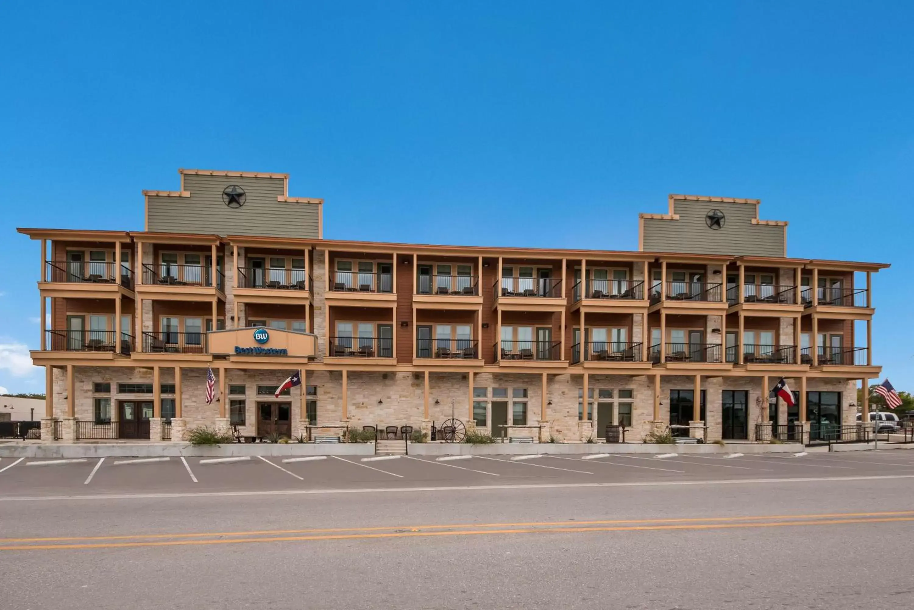 Property building in Best Western Bandera Suites & Saloon Property building in Best Western Bandera Suites & Saloon