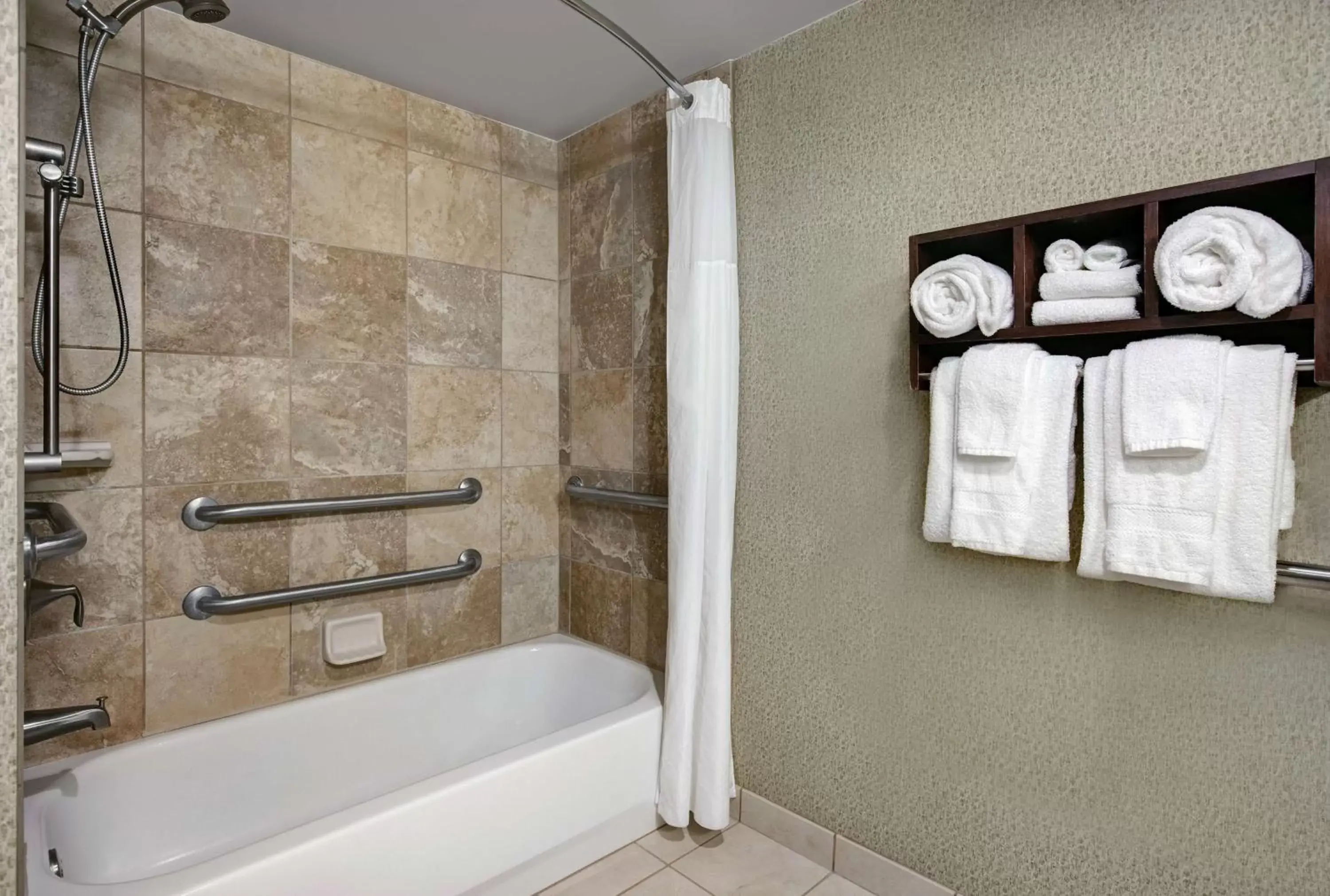 Bathroom in Hampton Inn By Hilton Greenville Woodruff Road