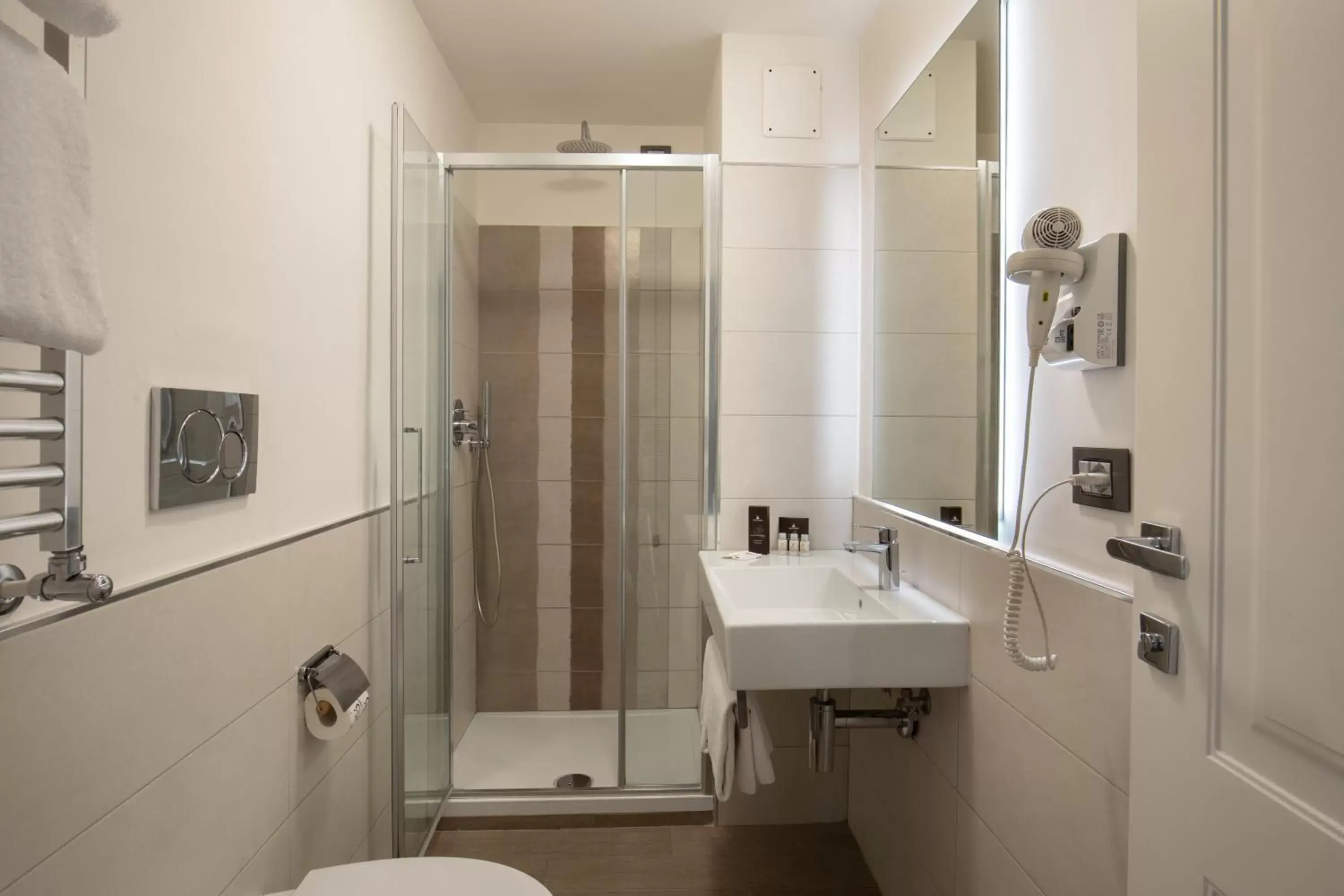Shower, Bathroom in Fragrance Hotel St. Peter