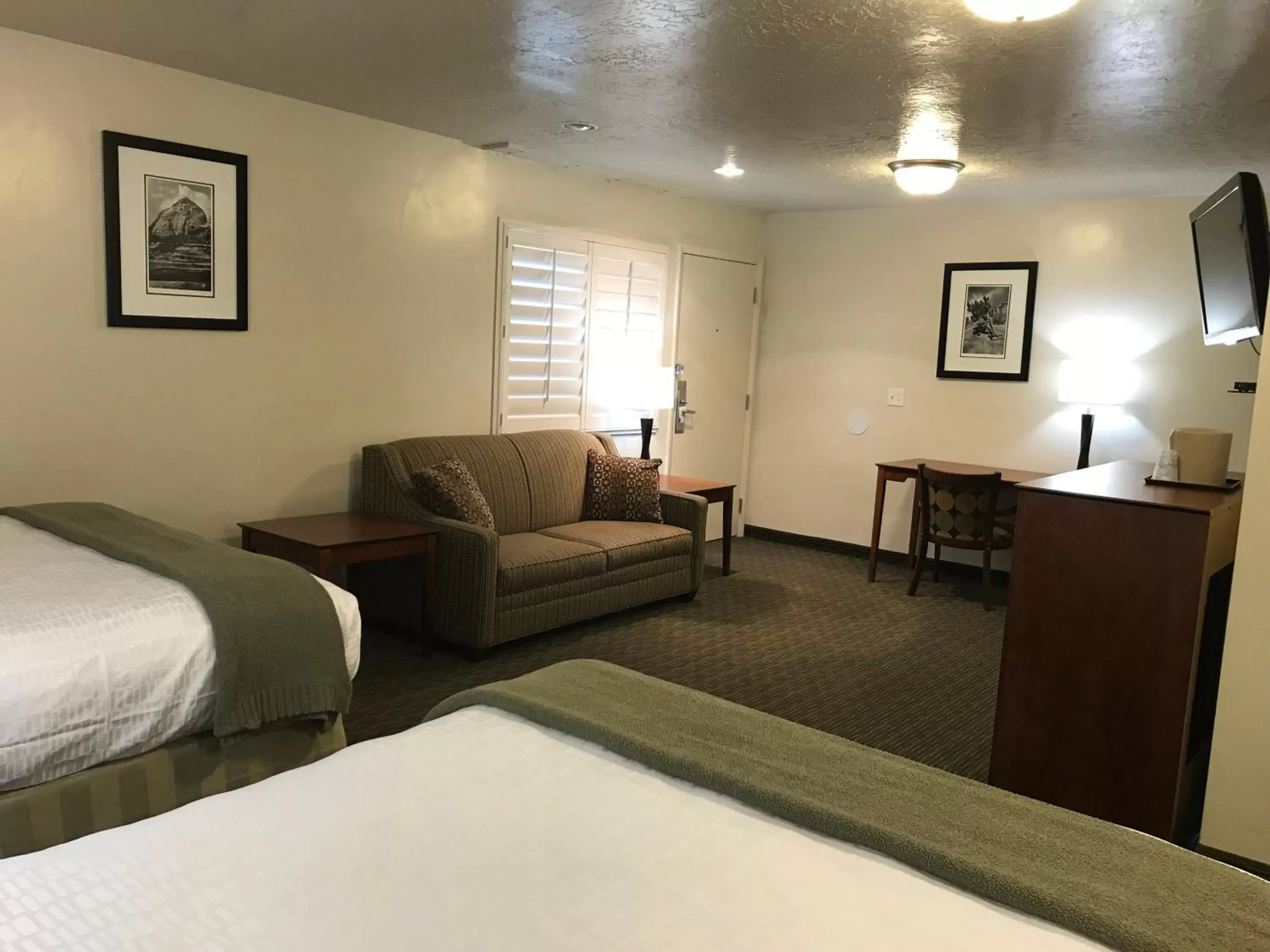 Two Queen Suite with Roll-In Shower - Non-Smoking/Disability Access in Dinosaur Inn & Suites Two Queen Suite with Roll-In Shower - Non-Smoking/Disability Access in Dinosaur Inn & Suites