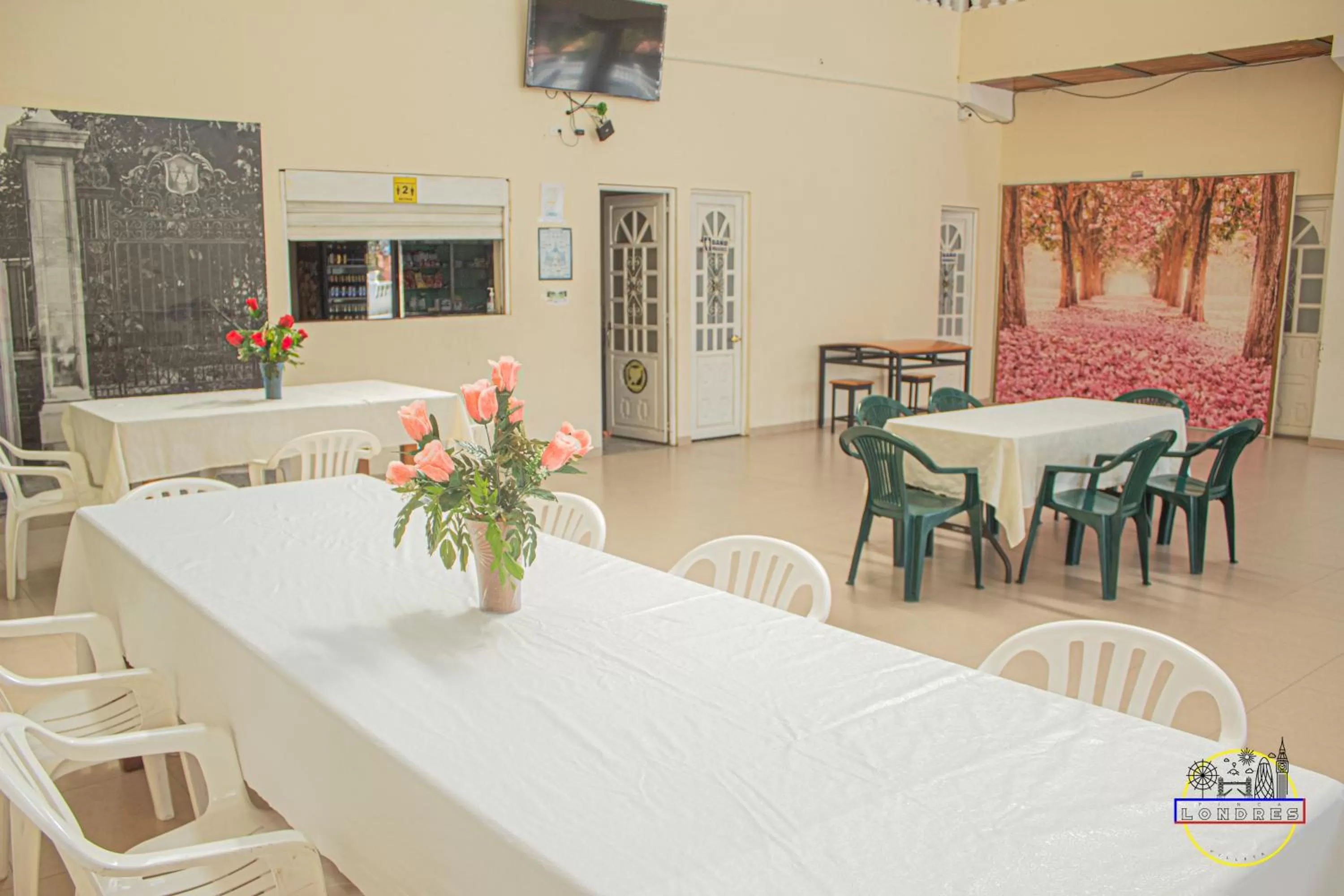 Restaurant/places to eat in Hotel Finca Londres