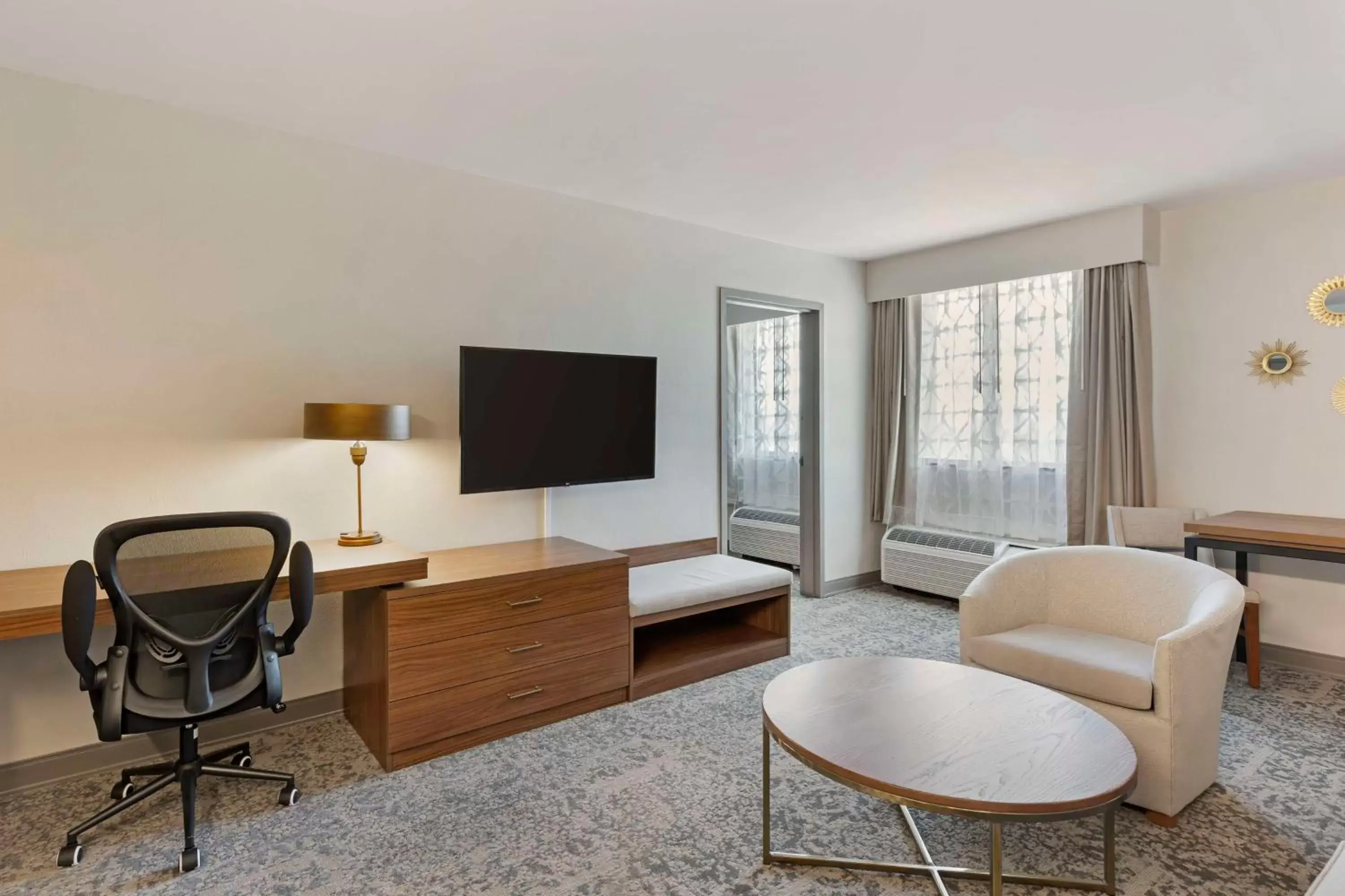 Bedroom, Seating Area in Best Western Plus The Charles Hotel