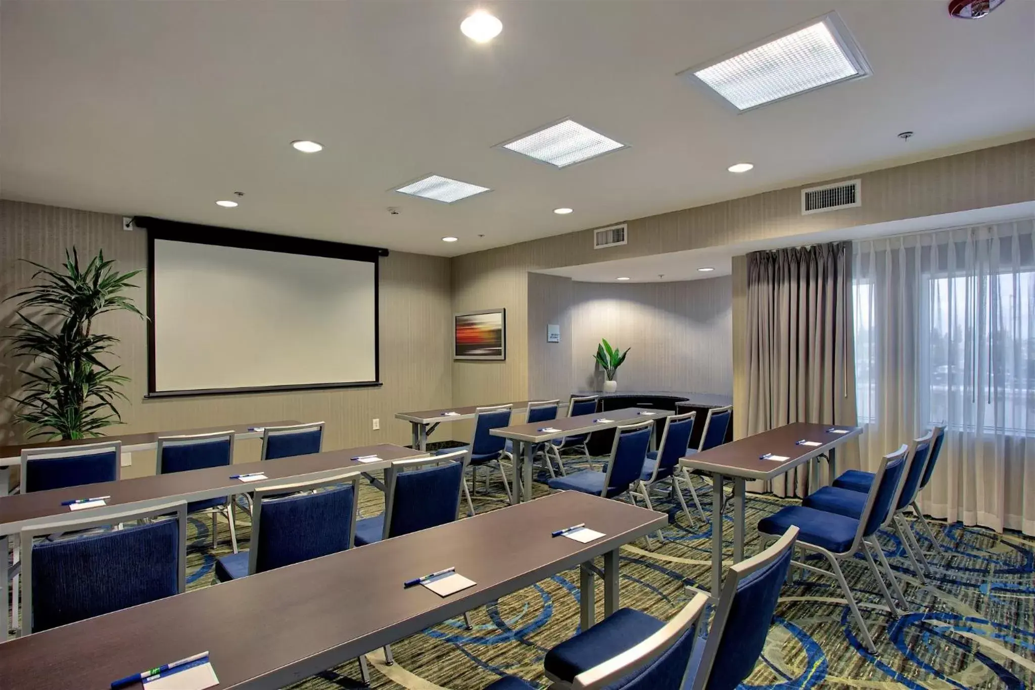 Meeting/conference room in Holiday Inn Express Costa Mesa, an IHG Hotel