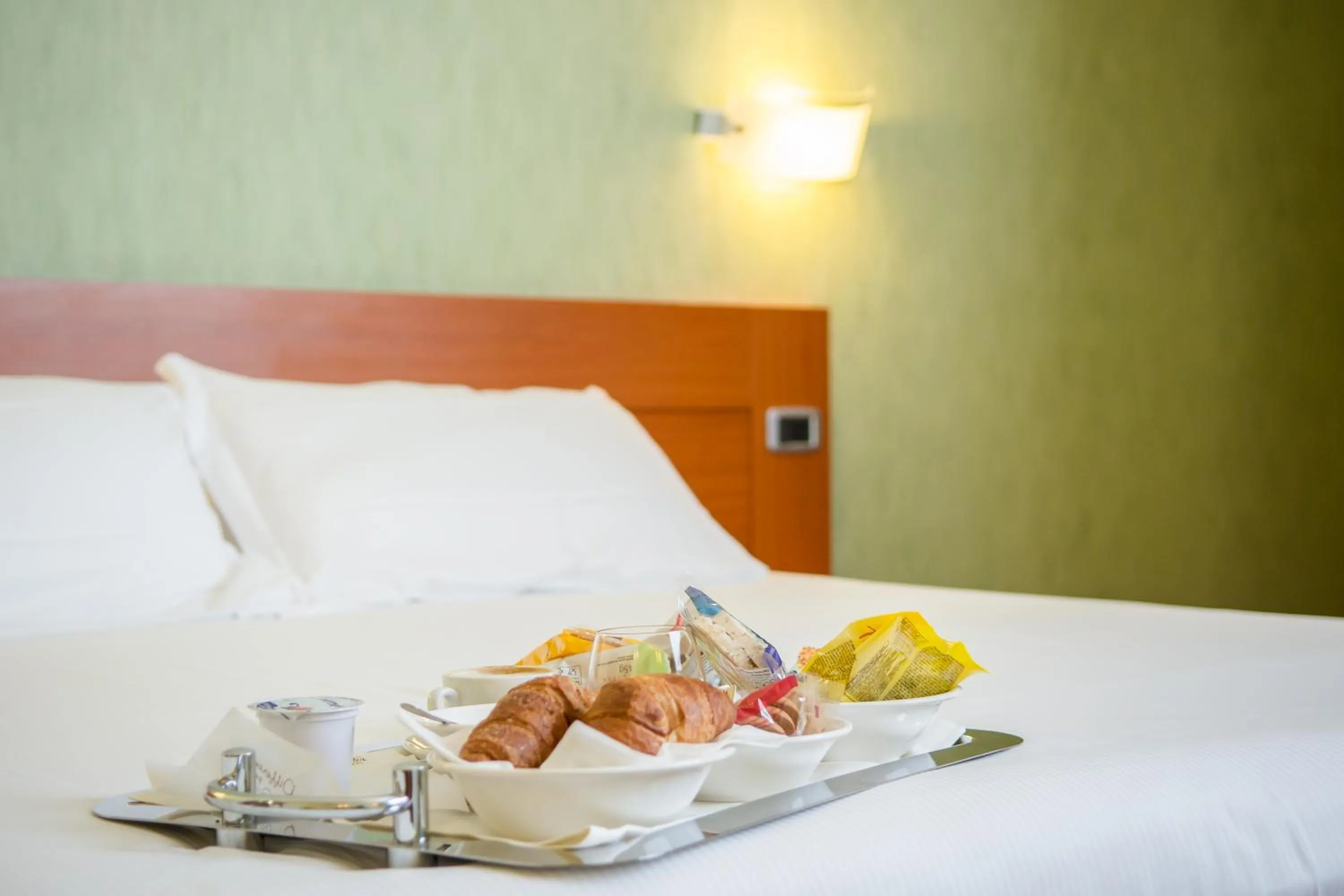 Bedroom, Bed in Hotel Concorde