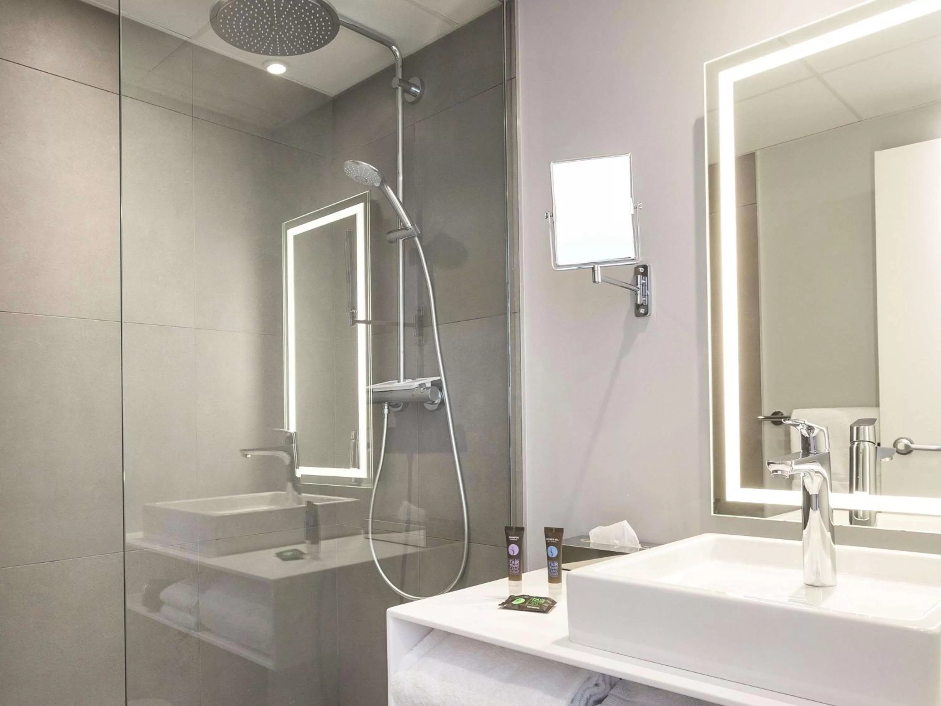 Photo of the whole room in Novotel Annecy Centre