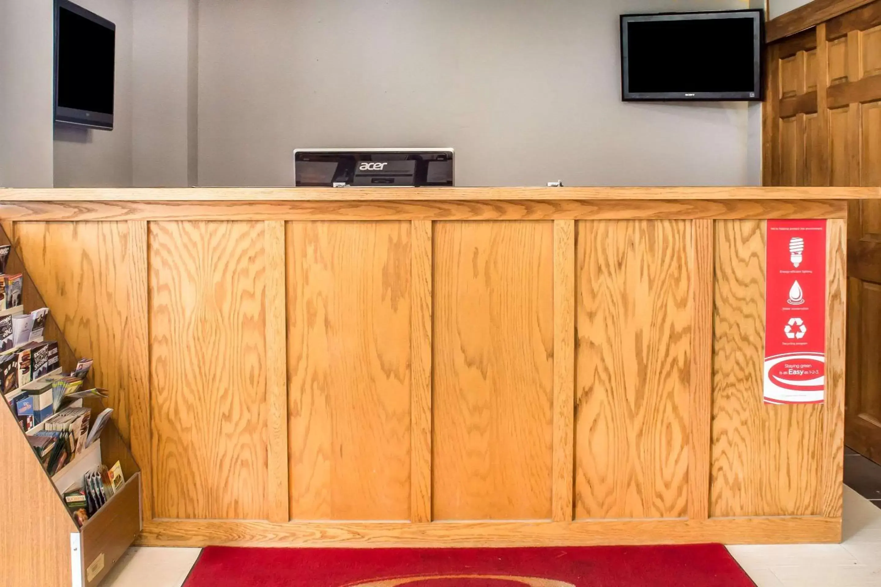 Lobby or reception, TV/Entertainment Center in Econo Lodge Brockport