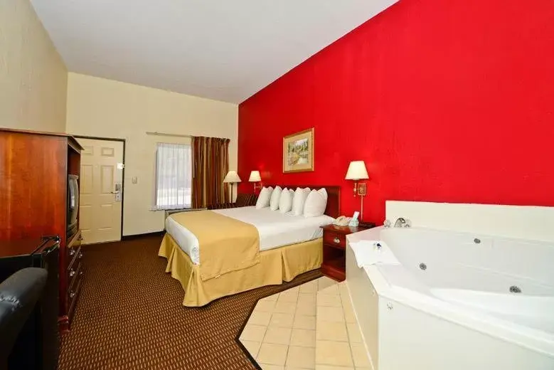 Photo of the whole room, Room Photo in Manchester Heritage Inn & Suites