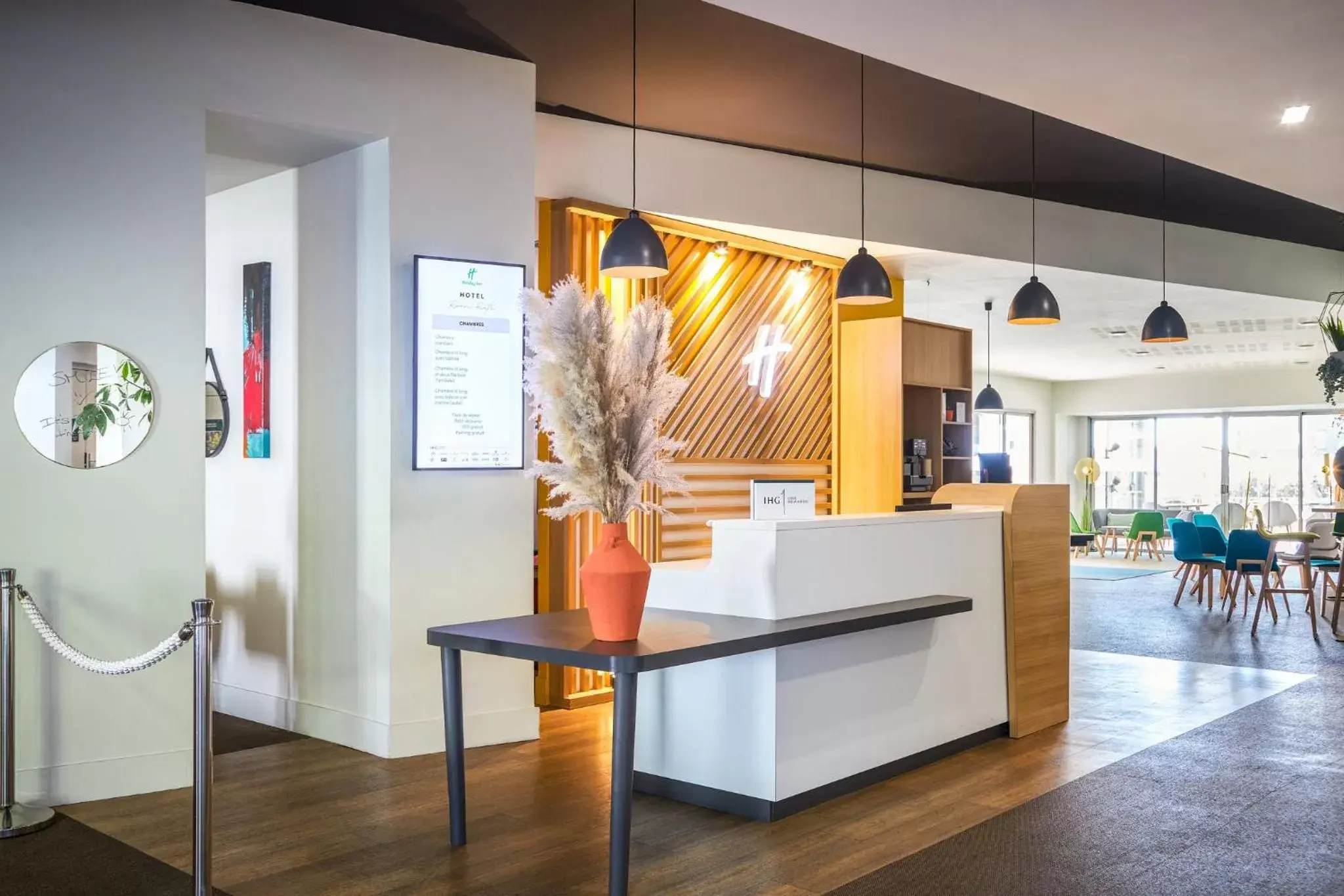 Property building, Lobby/Reception in Holiday Inn Perpignan, an IHG Hotel