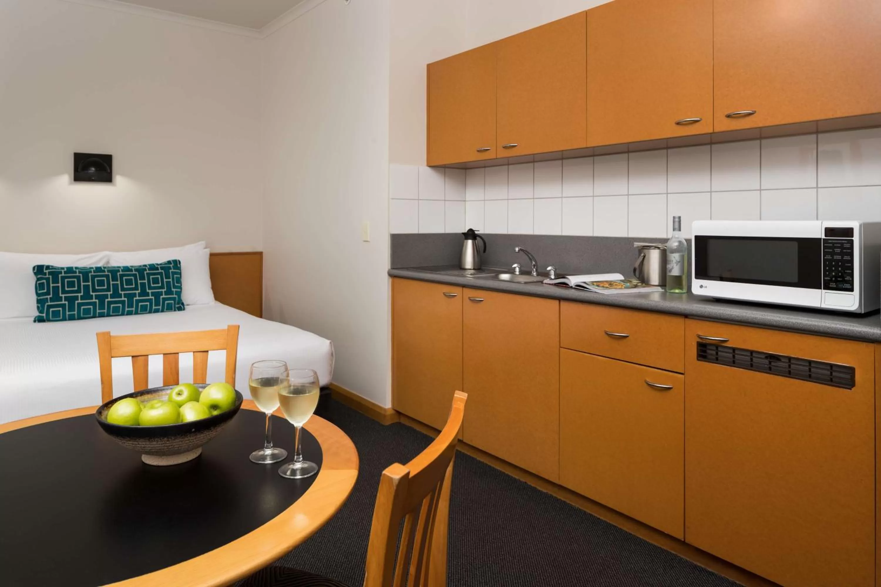 Kitchen or kitchenette in Rydges Darwin Central