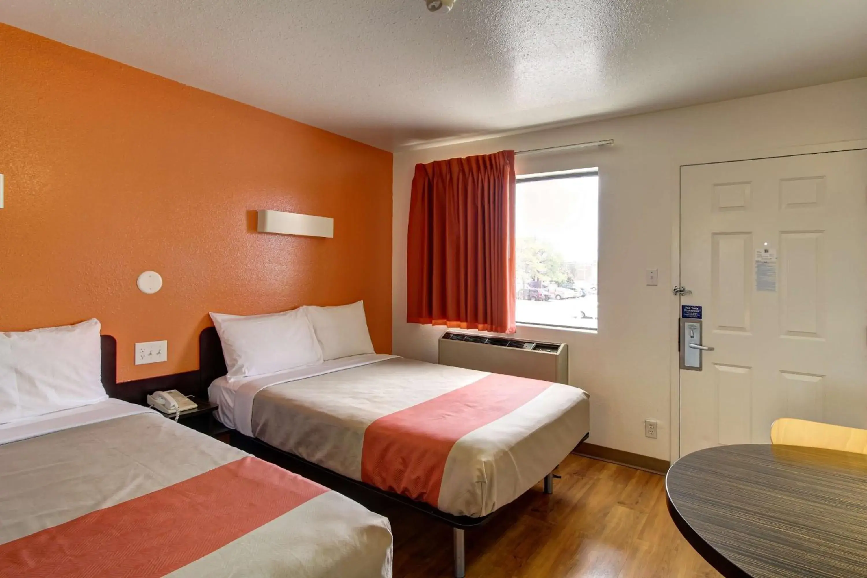 Photo of the whole room, Bed in Motel 6-Amherst, OH - Cleveland West - Lorain