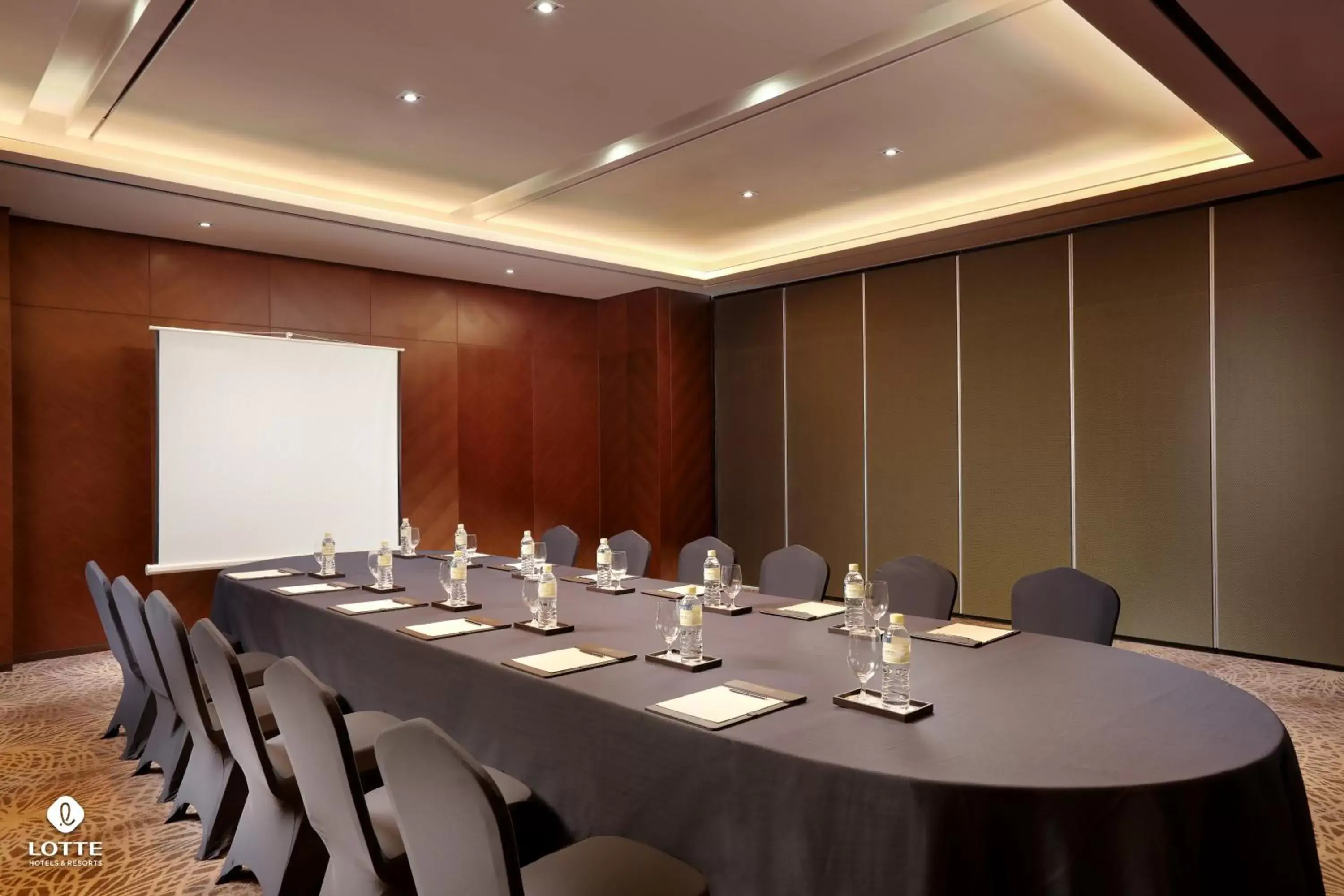 Business facilities in LOTTE Hotel Yangon