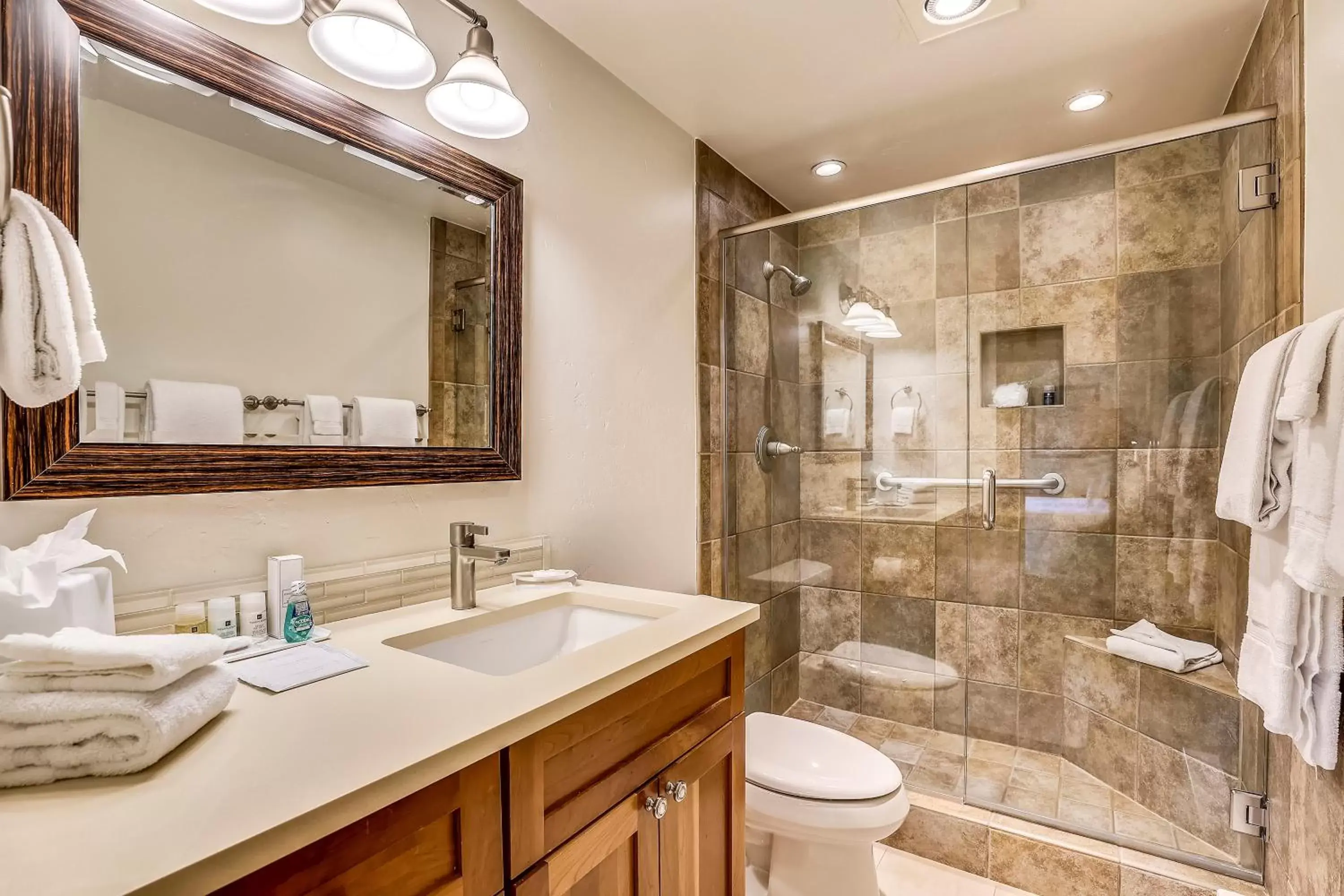 Shower, Bathroom in Aspen Square Condominium Hotel