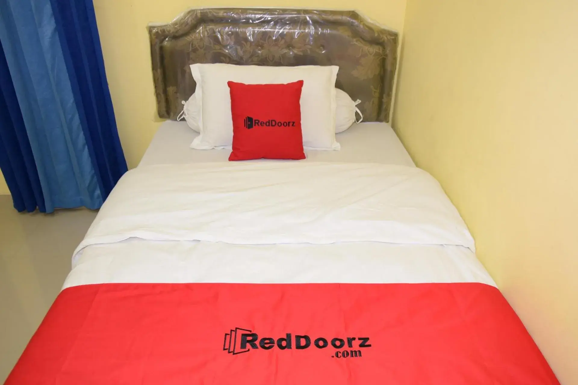 Bedroom, Bed in RedDoorz Syariah near Jogja City Mall 2