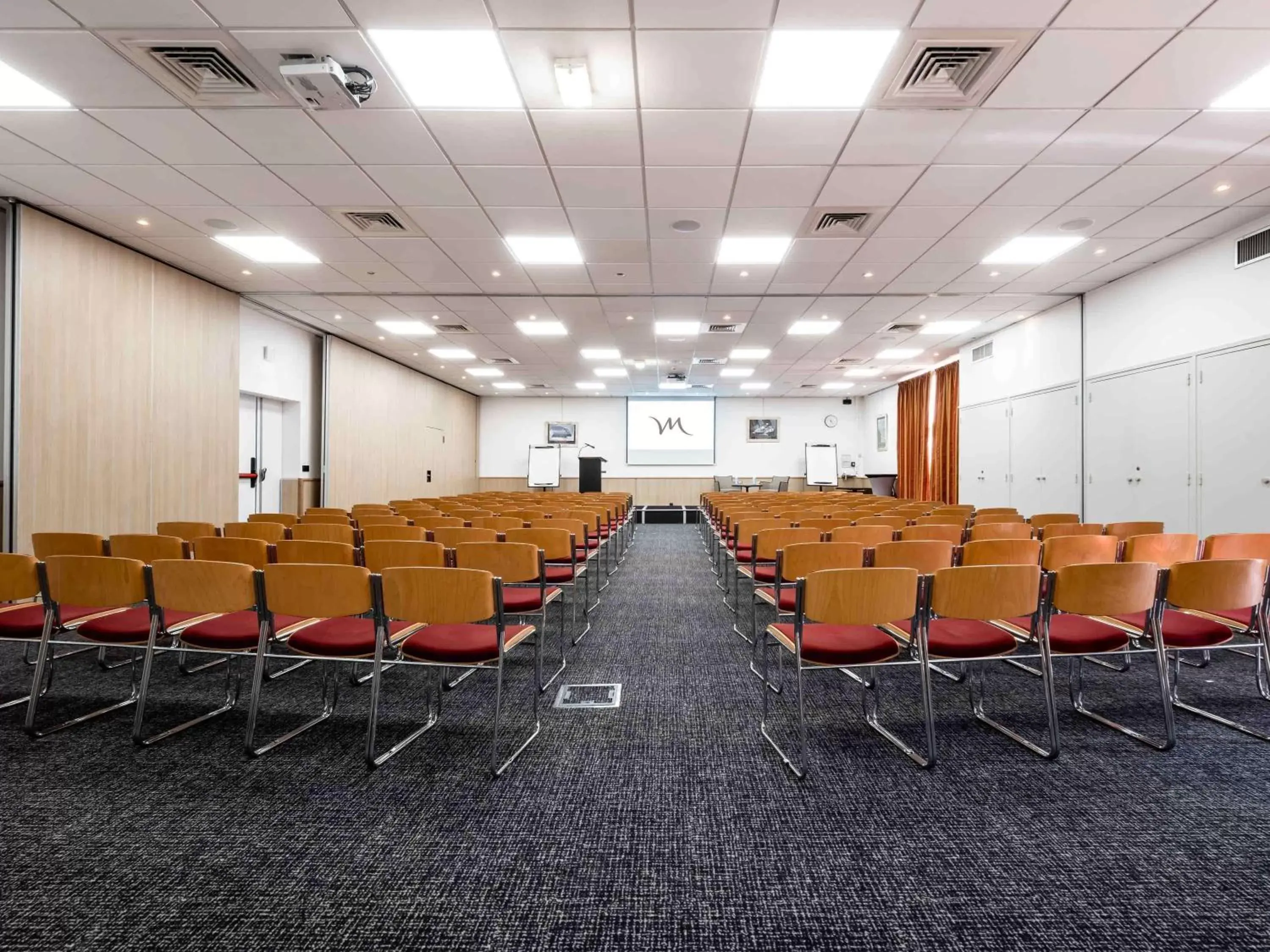 Meeting/conference room in Mercure Tours Sud